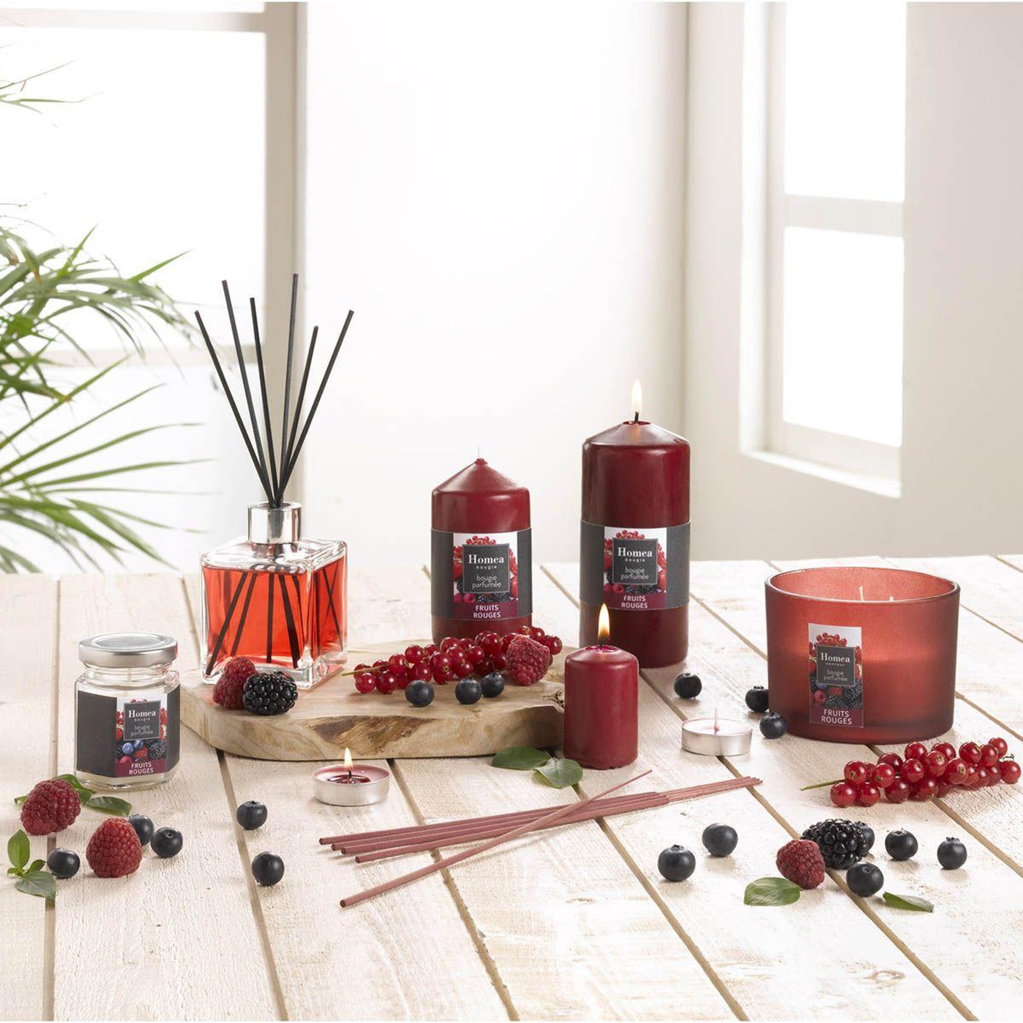 Voir la diapositive 2 : HOMEA Lot de 4 bougies pilier  essentiel ii  6cm fruits rouges