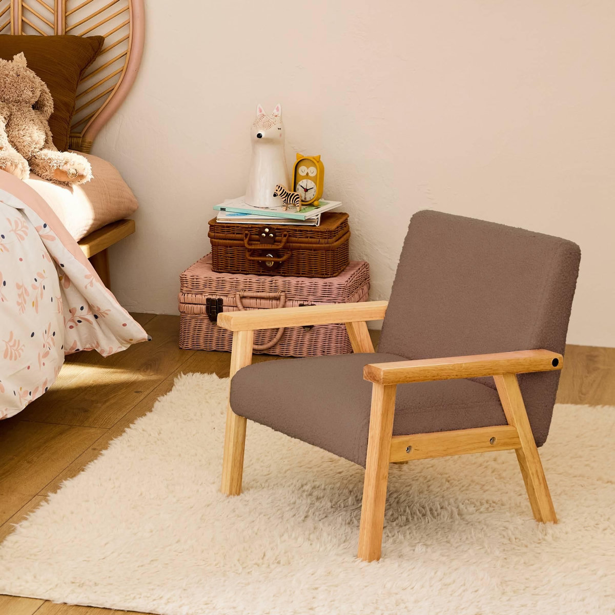 SWEEEK Fauteuil enfant en bois et tissu bouclette taupe. ISAK L 47 x P 43.5 x H 50cm