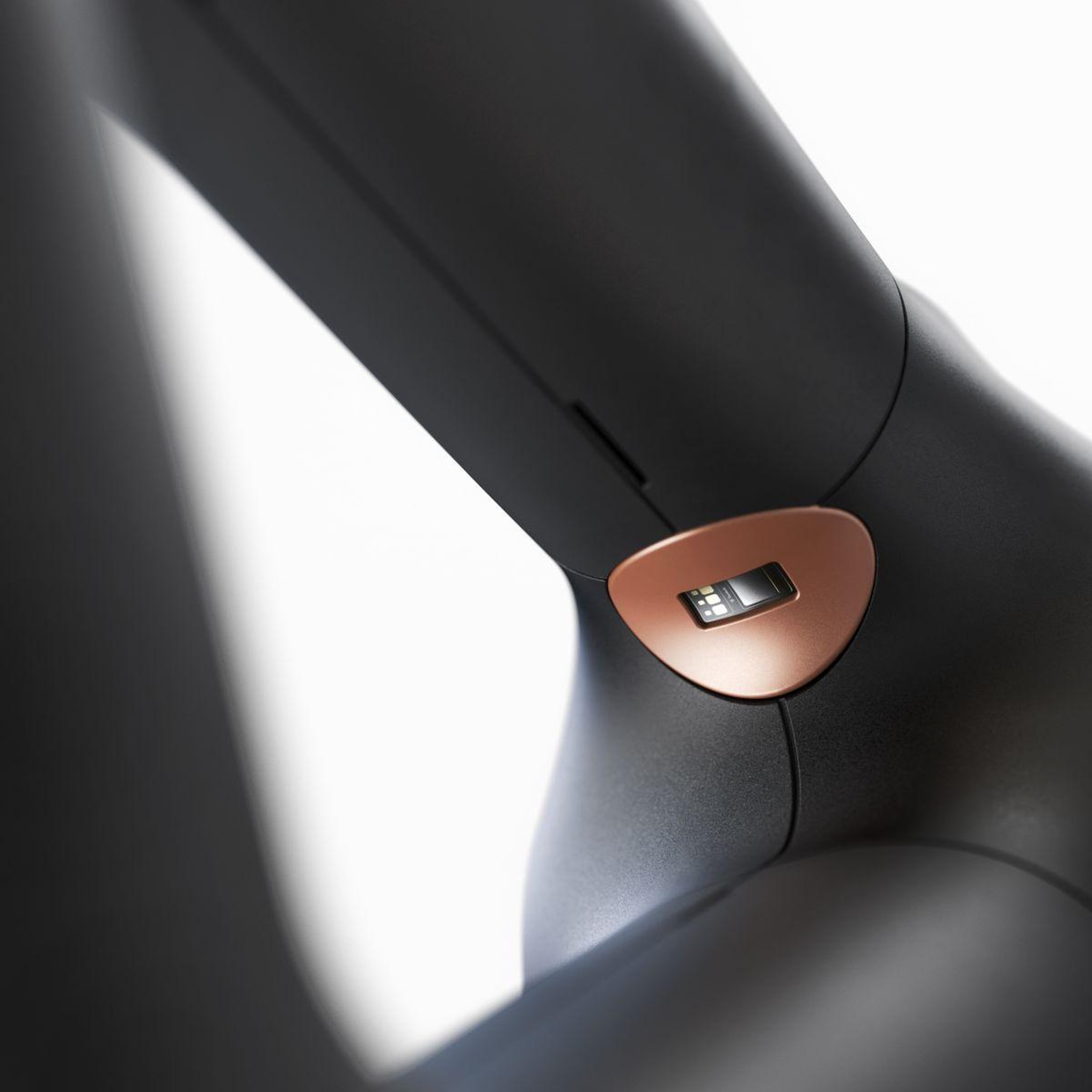 Voir la diapositive 4 : THERAGUN Pistolet de massage Theragun Sense