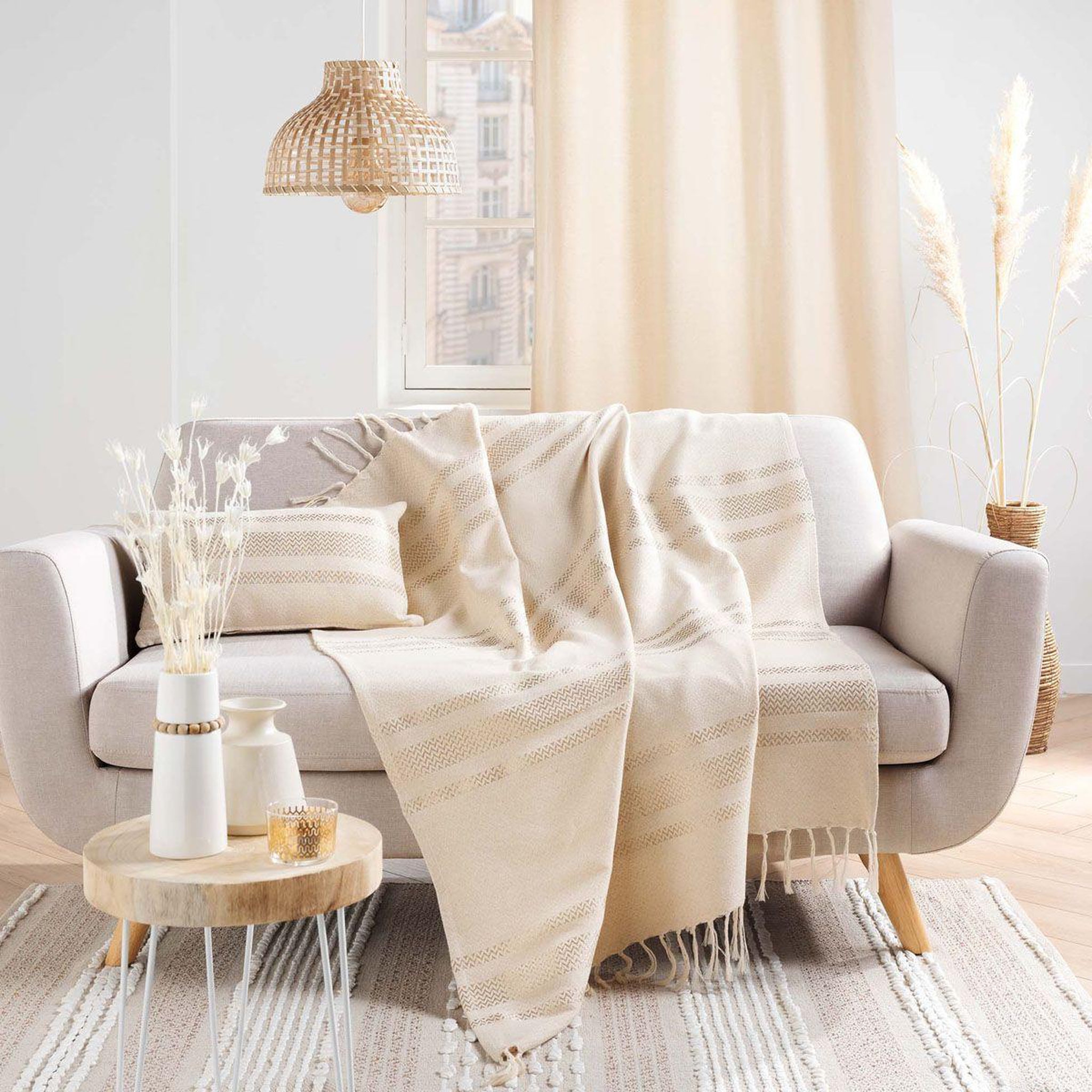 Voir la diapositive 3 : Douceur d'Intérieur Coussin déco  doreline  30x50cm beige