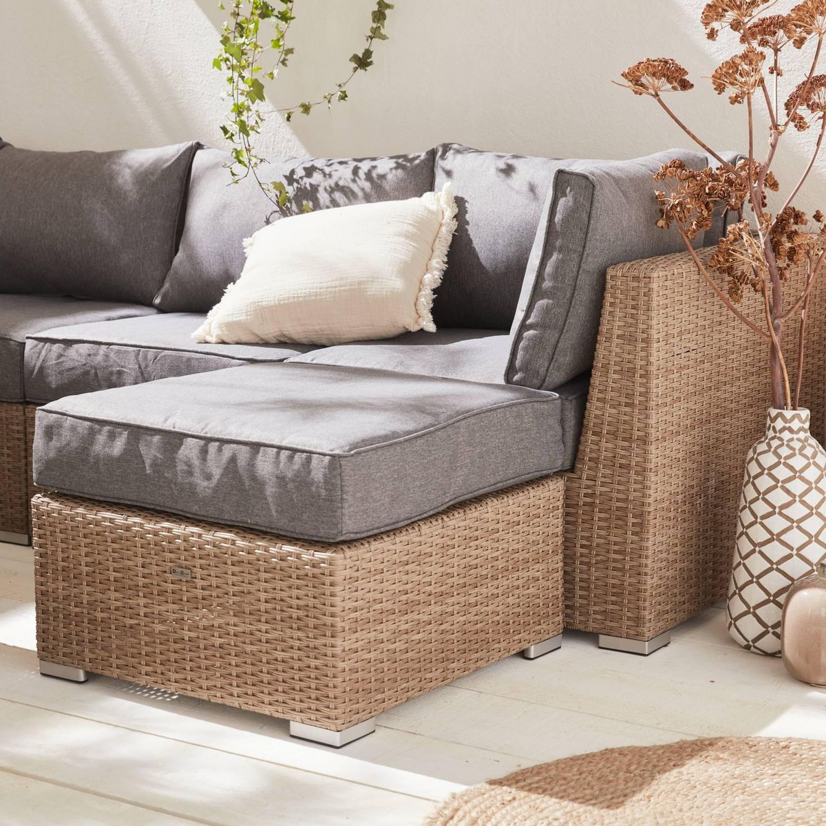 SWEEEK Salon de jardin haut de gamme en résine tressée arrondie VERONA 12 à 14 places