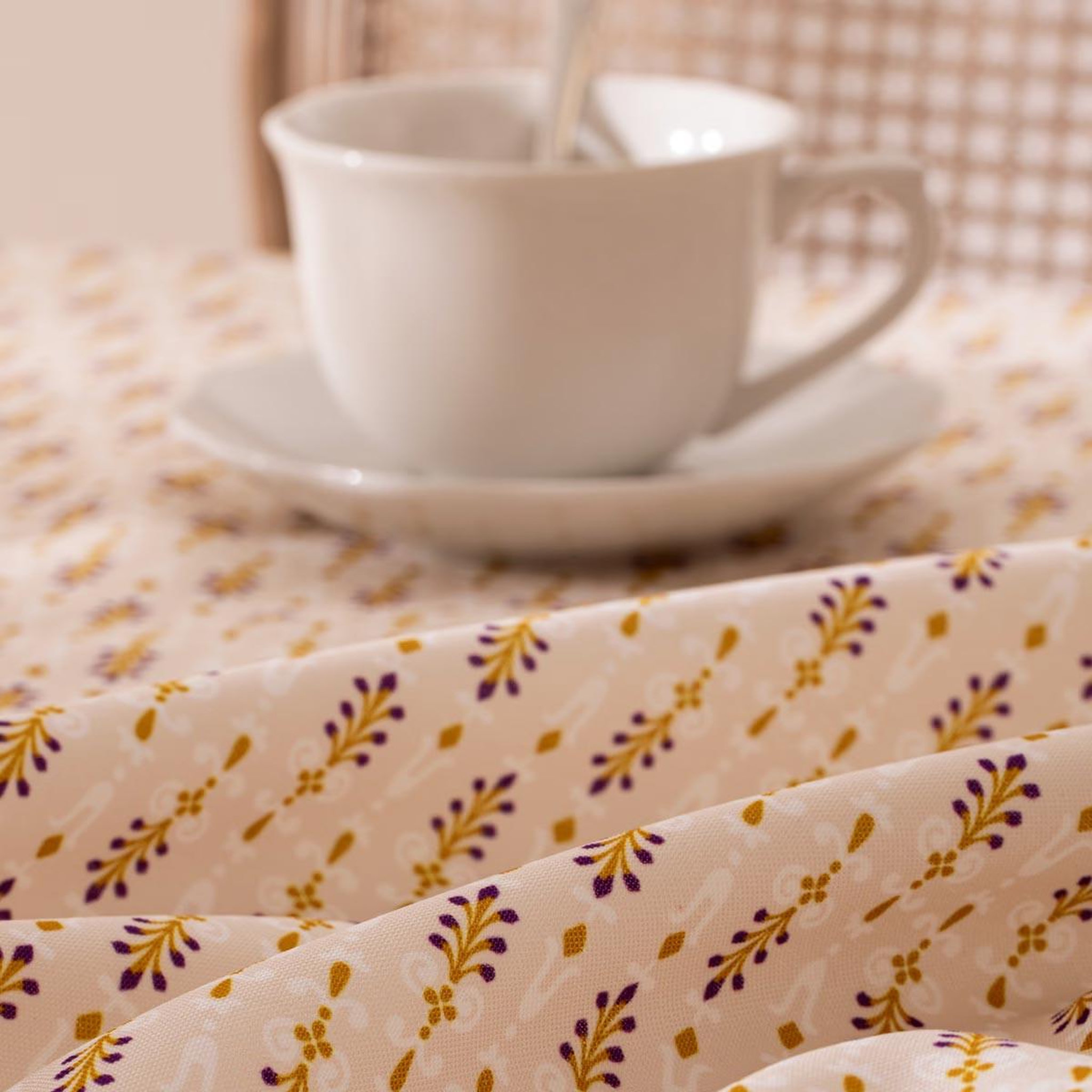 Voir la diapositive 4 : ATMOSPHERA Nappe antitache imprimé  peduru  140x240cm beige