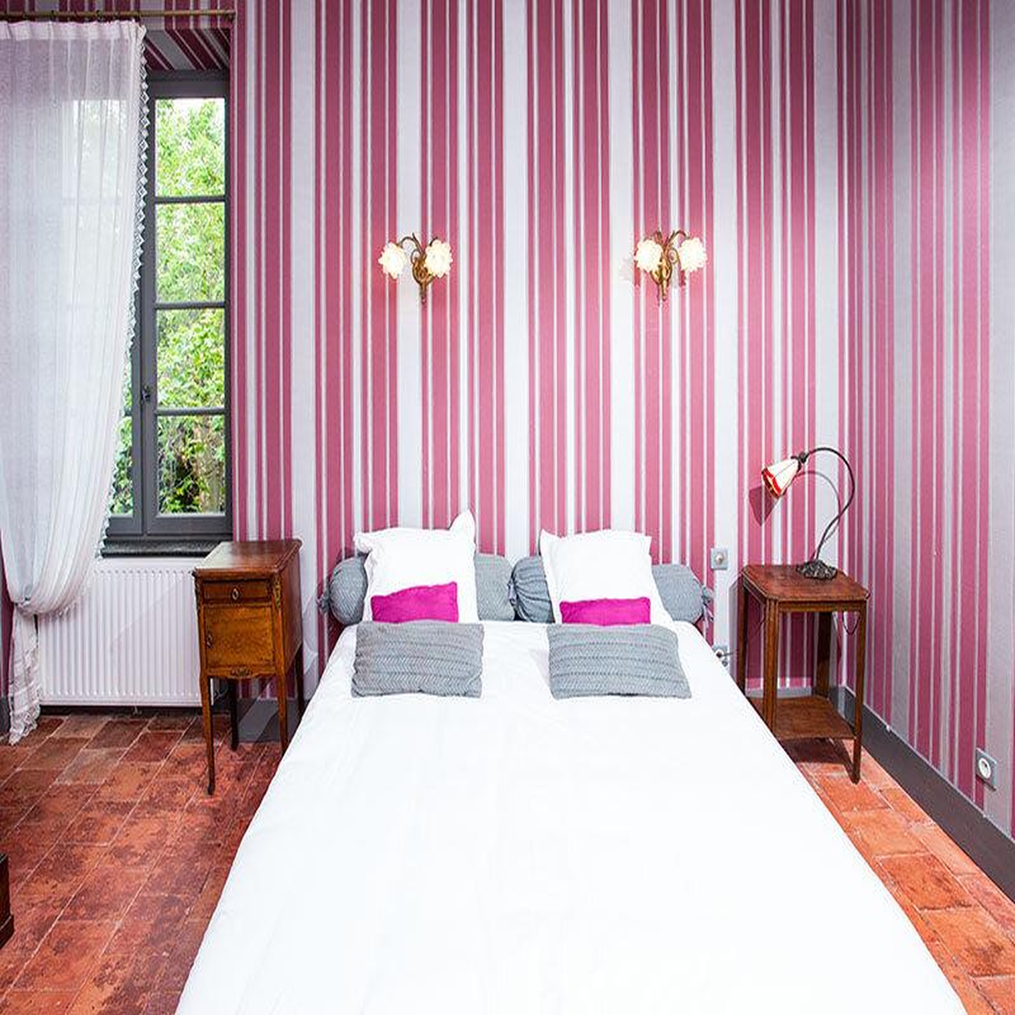 Voir la diapositive 2 : Smartbox Séjour en famille : 3 jours en suite dans un hôtel près de carcassonne - coffret cadeau séjour