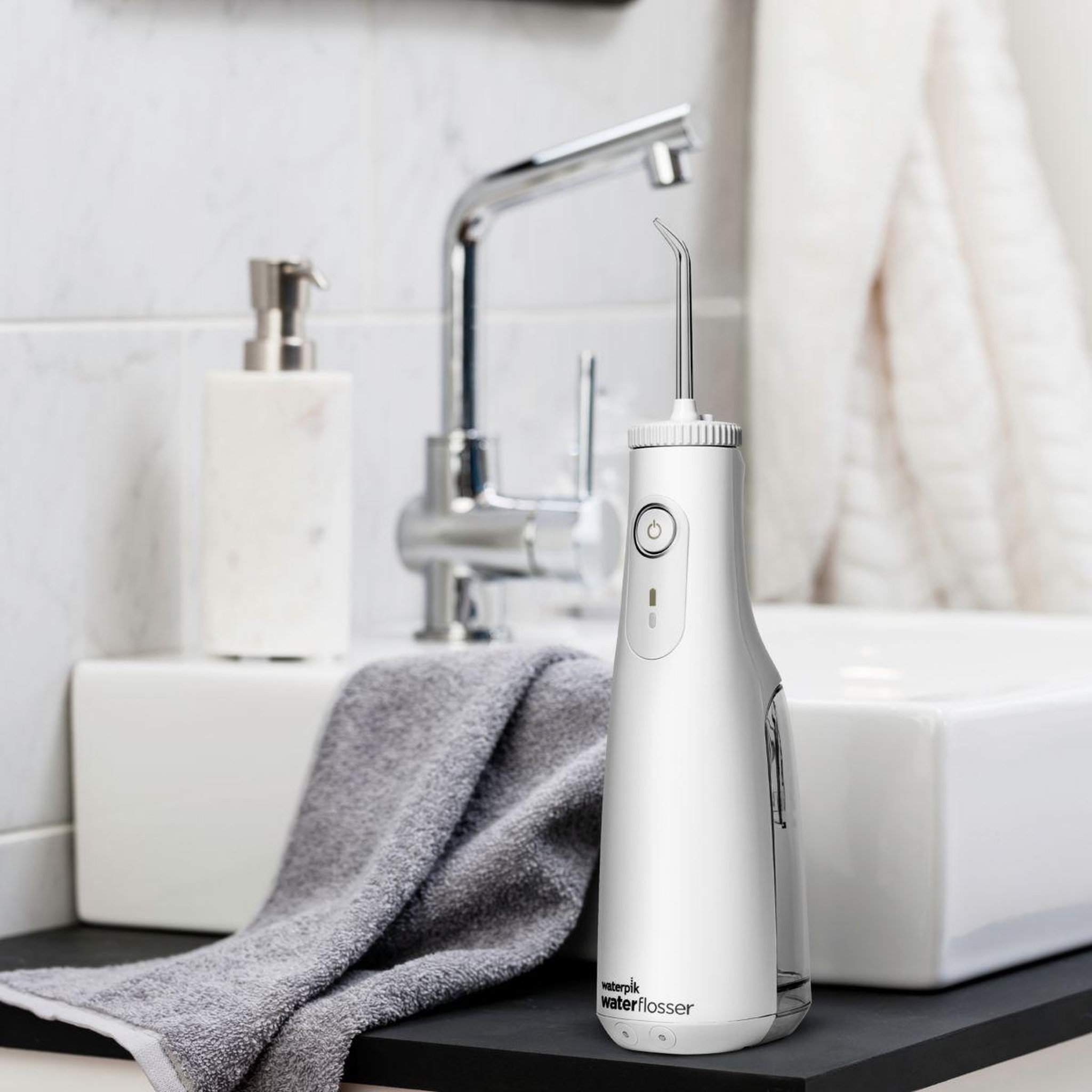 Voir la diapositive 3 : Waterpik Hydropulseur WF-10 Blanc