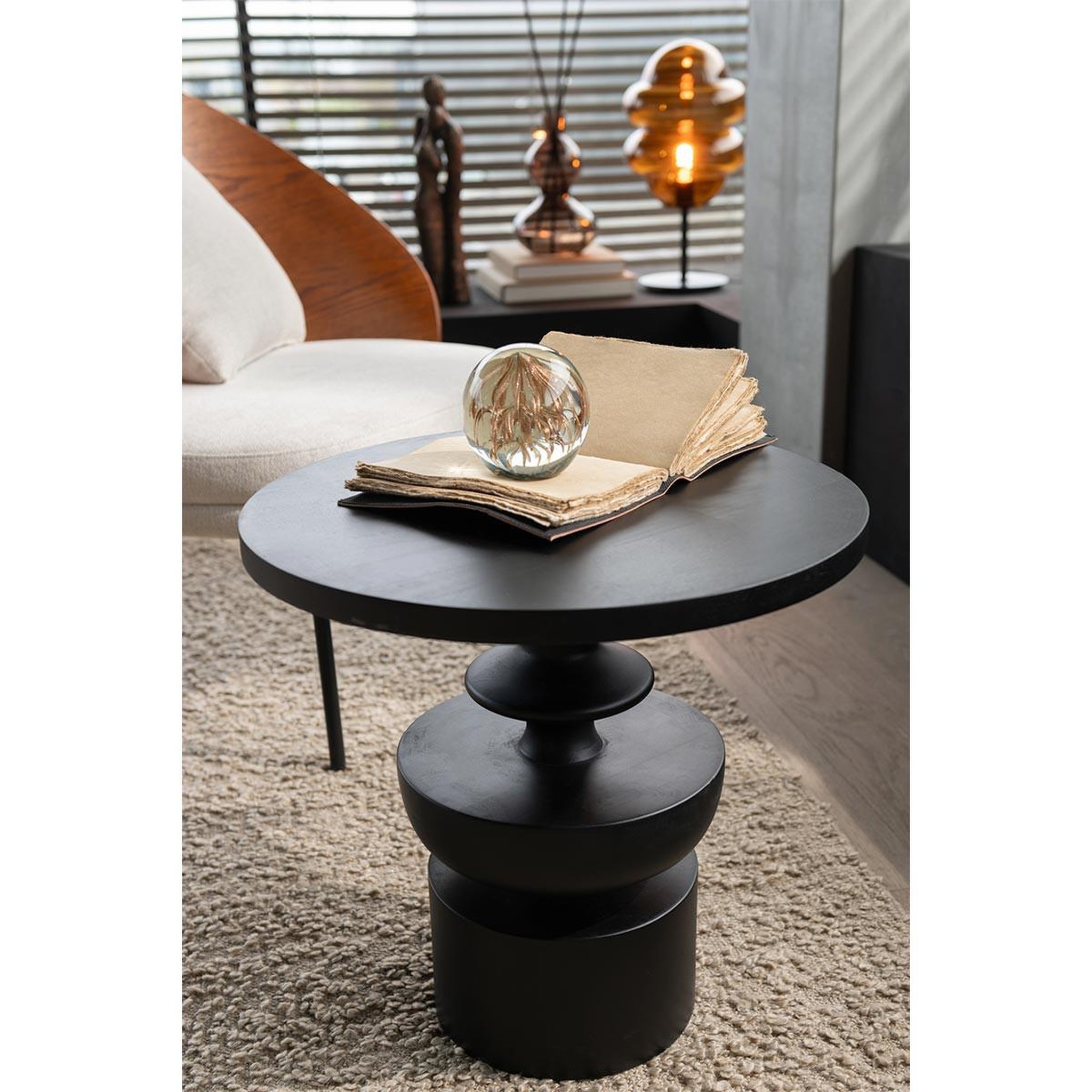 Voir la diapositive 5 : J-LINE Table d'appoint en bois  goa  48cm noir