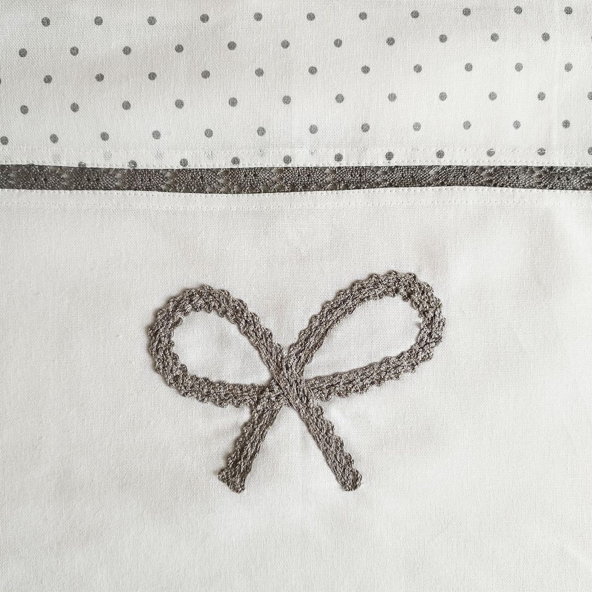 SOLEIL D'OCRE Coussin en coton brodé 40x40 cm EMILIE, par Soleil d'ocre