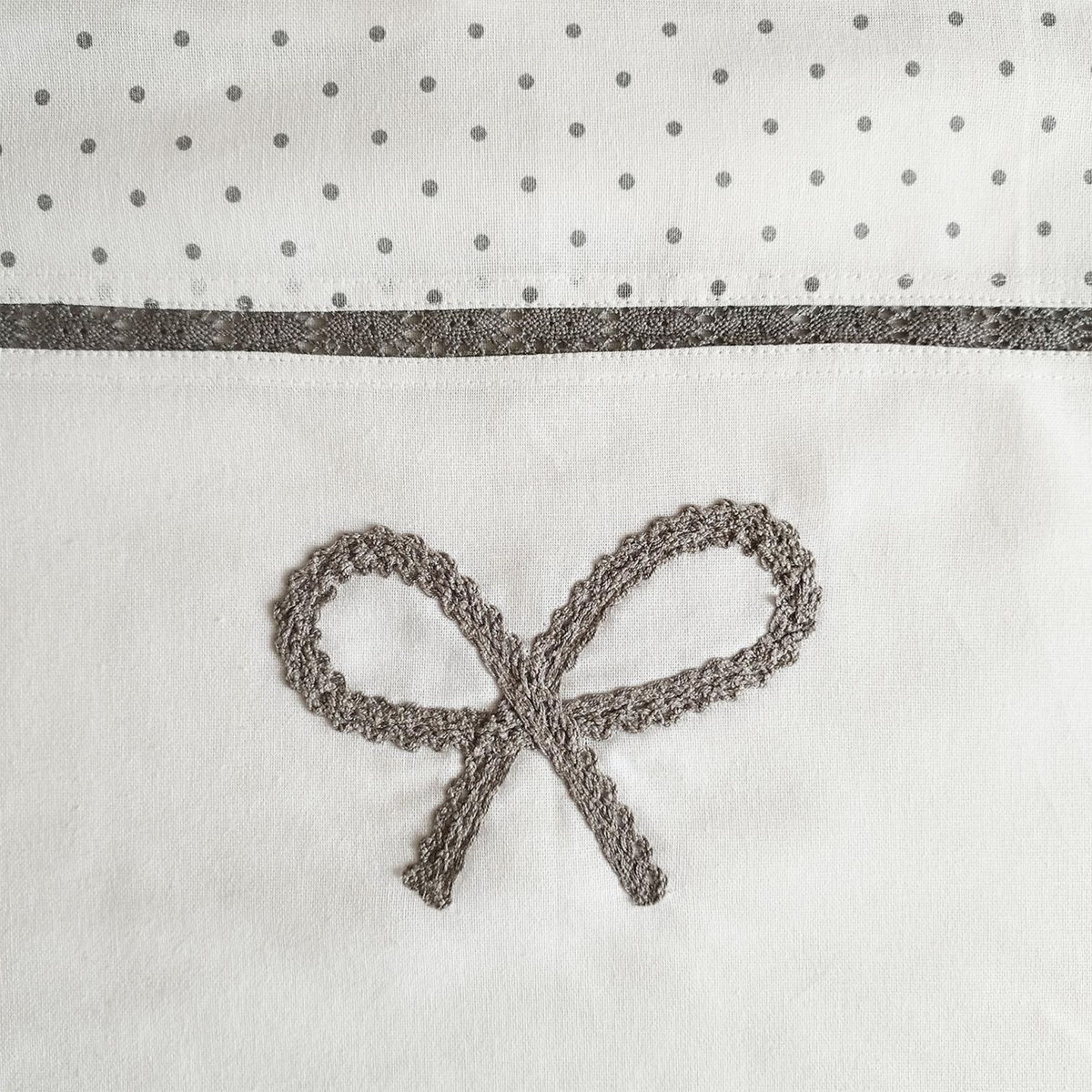 SOLEIL D'OCRE Coussin en coton brodé 40x40 cm EMILIE, par Soleil d'ocre