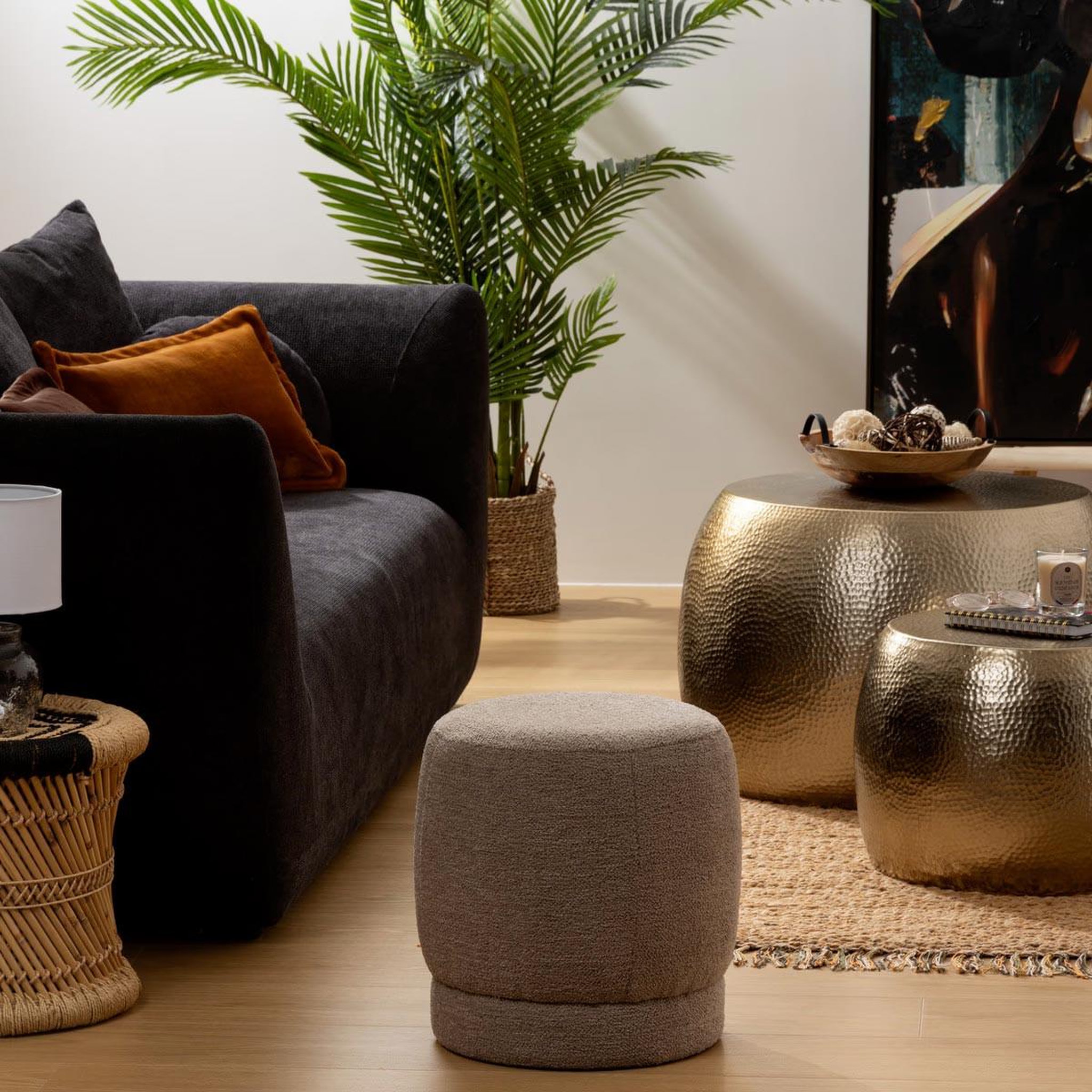 Voir la diapositive 4 : ATMOSPHERA Pouf design bouclette  amea  40cm taupe