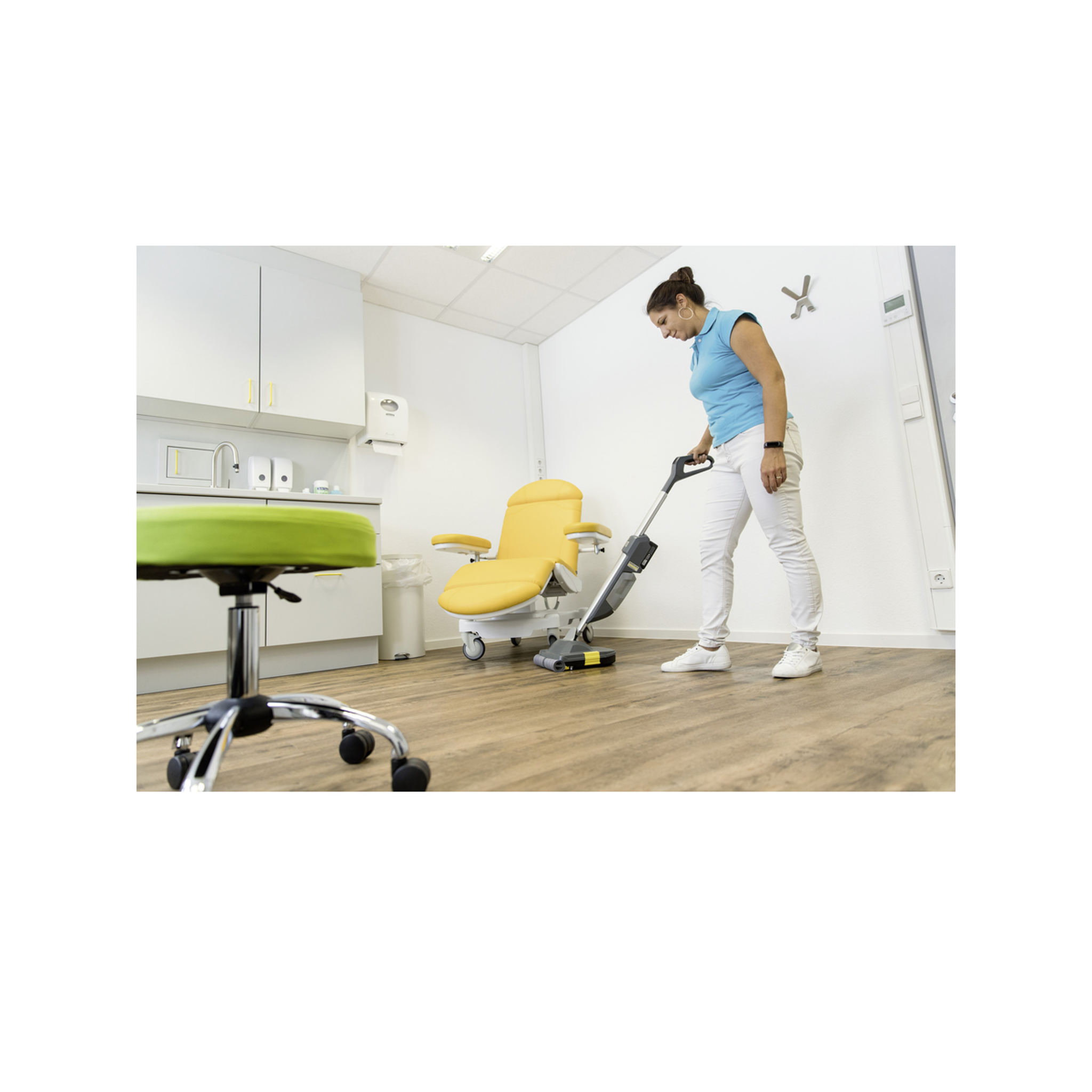 Voir la diapositive 5 : KARCHER Balayeuse à batterie br 30/1 c bp 70w sans batterie