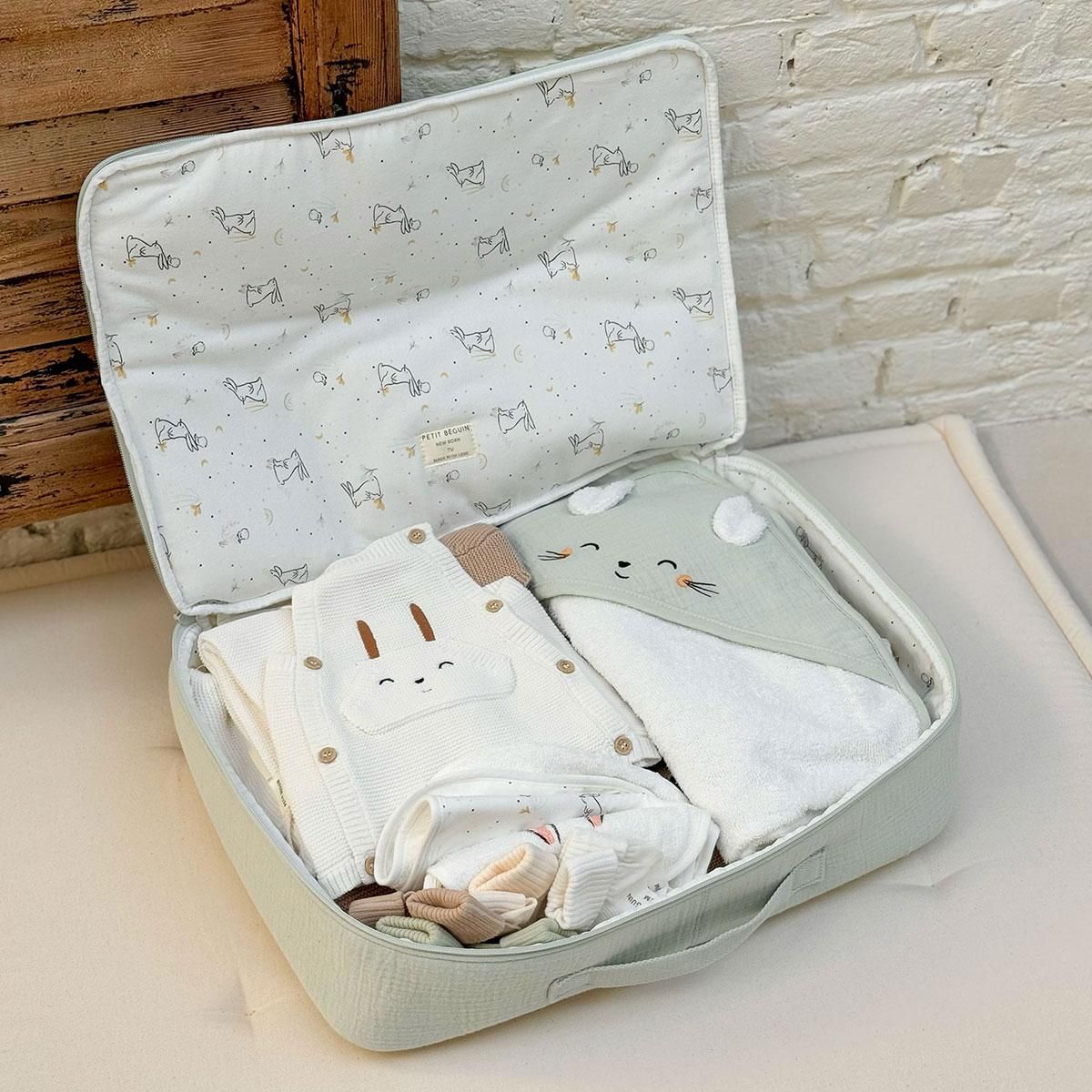 Petit Béguin Valise maternité en gaze de coton Hello Baby