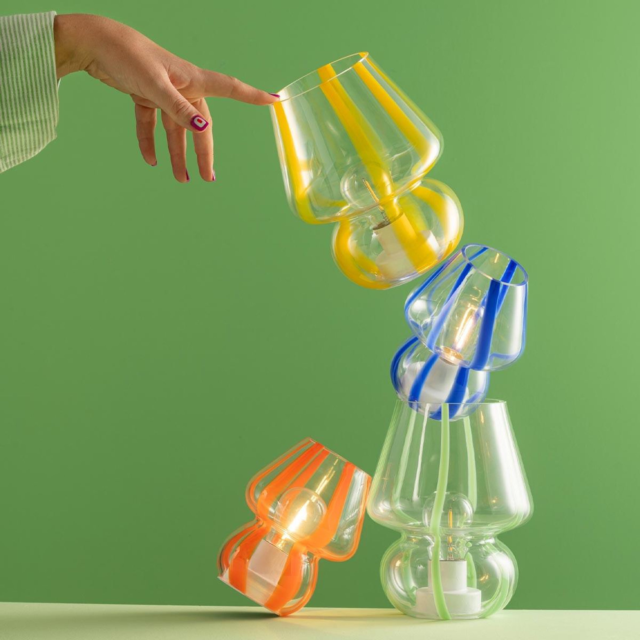 Voir la diapositive 4 : J-LINE Lampe à poser rayures en verre  ophelie  15cm bleu