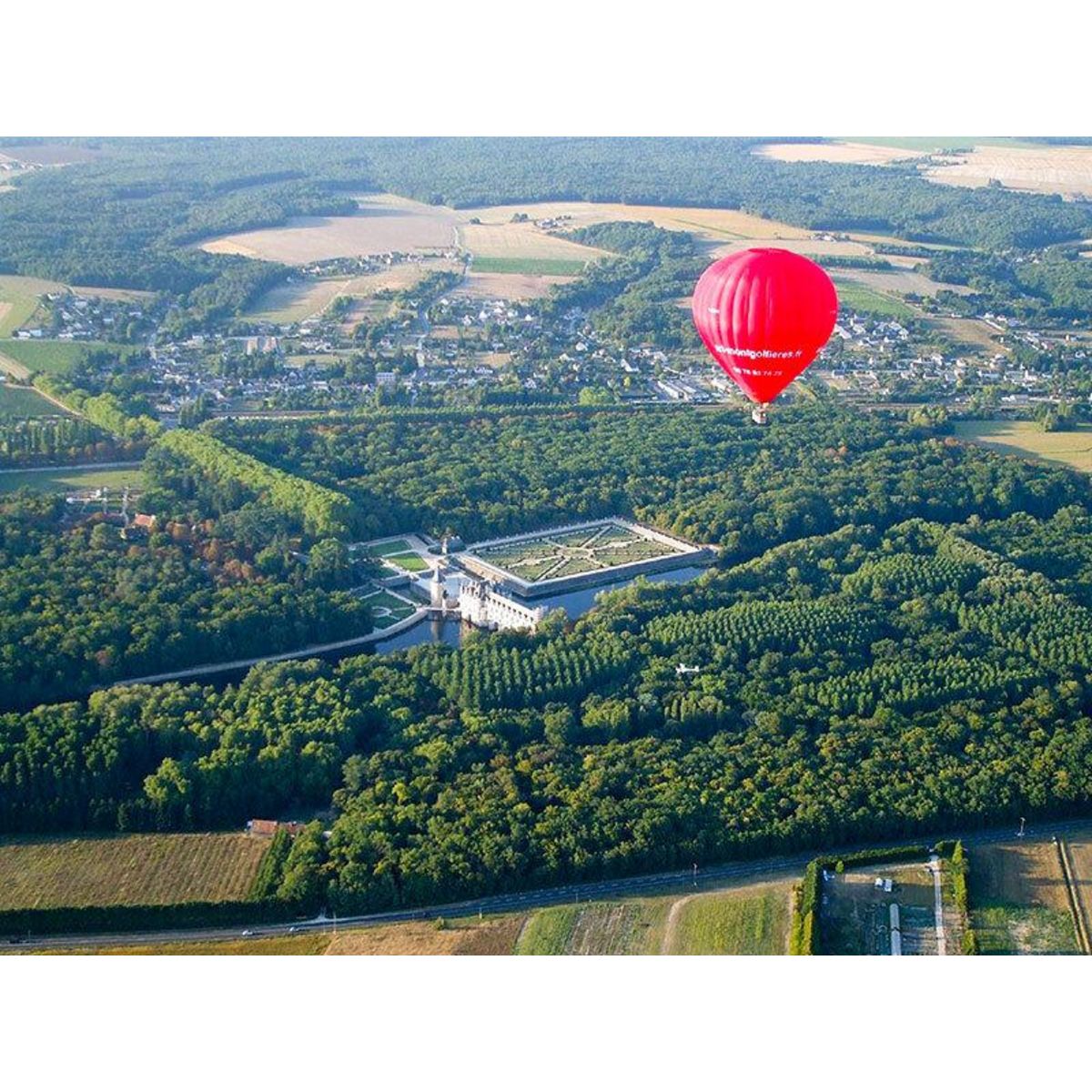 Smartbox Vol en montgolfière pour 2 personnes au-dessus du château de Chenonceau - Coffret Cadeau Sport & Aventure