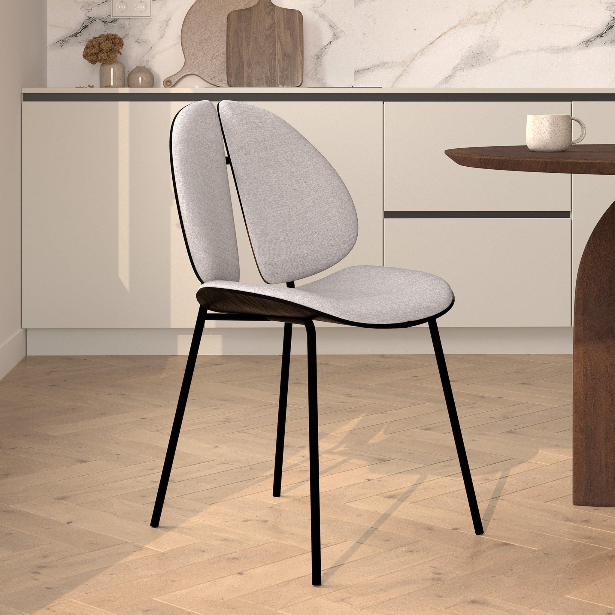 Voir la diapositive 2 : MAISON PAVANE Chaise en tissu gris et bois noir-coccinelle