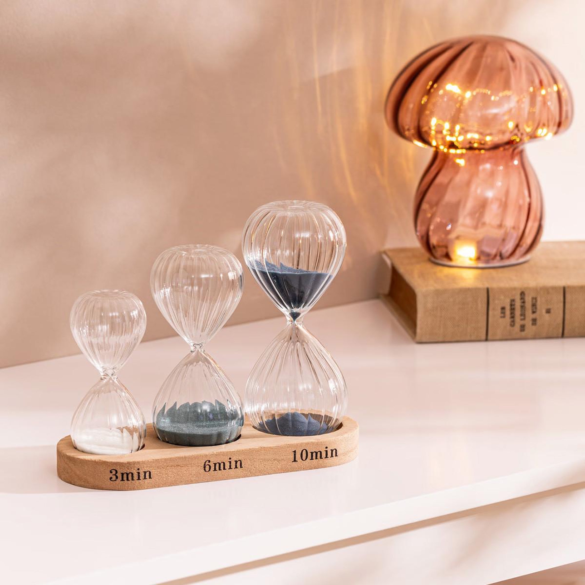 Voir la diapositive 6 : ATMOSPHERA Lot de 3 sabliers en verre  little cottage  14cm multicolore