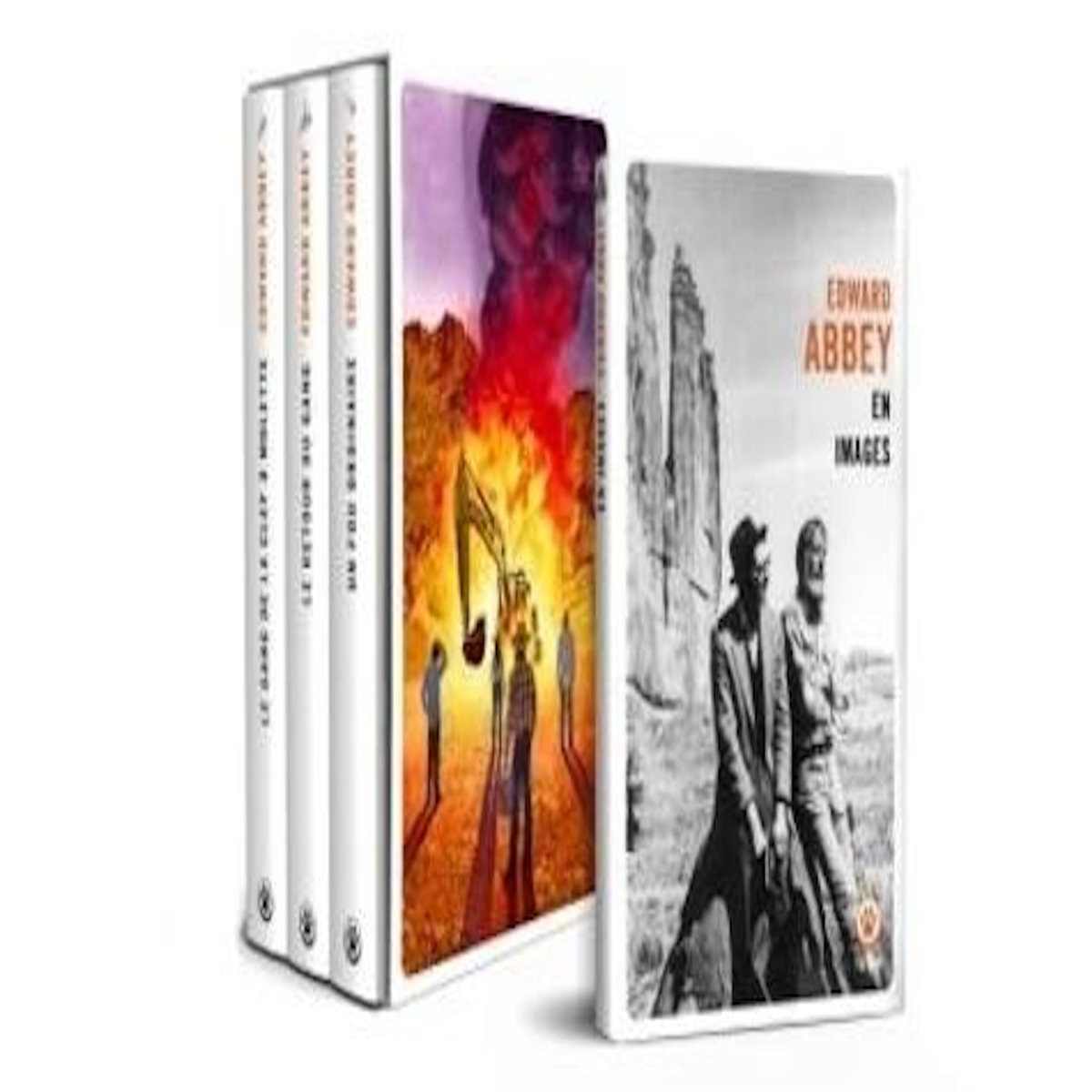 COFFRET EN 3 VOLUMES. LE GANG DE LA CLEF A MOLETTE ; LE RETOUR DU GANG ; UN FOU ORDINAIRE ; AVEC 12 CARTES POSTALES EDWARD ABBEY EN IMAGES, Abbey Edward
