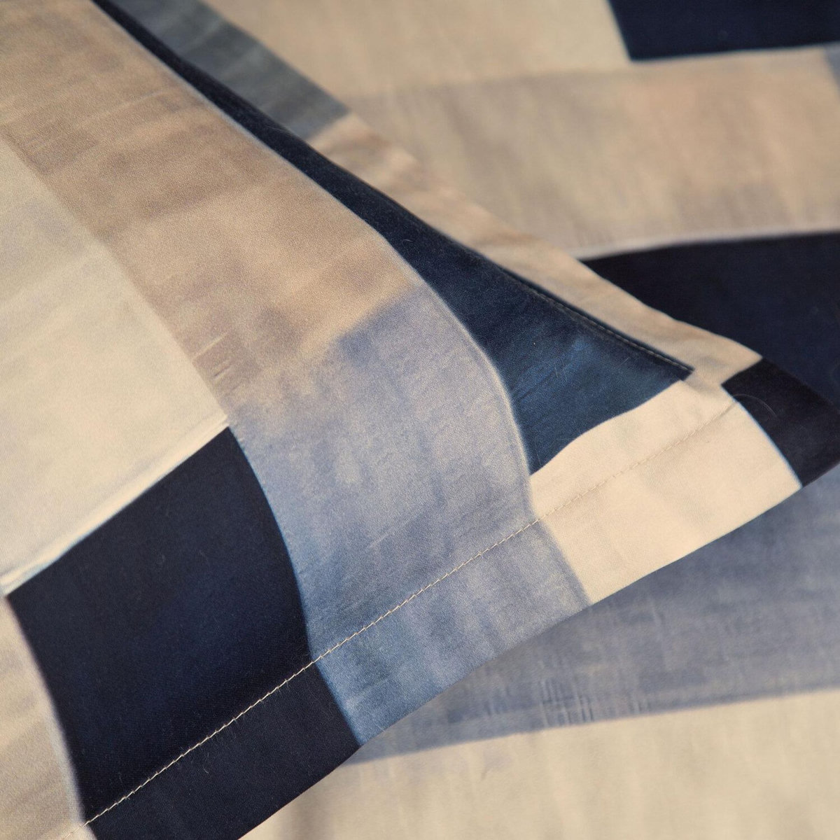 Home collection Parure Housse de couette 3 pcs 240x220 cm 100% satin de coton 82 fils imprimé. Wang