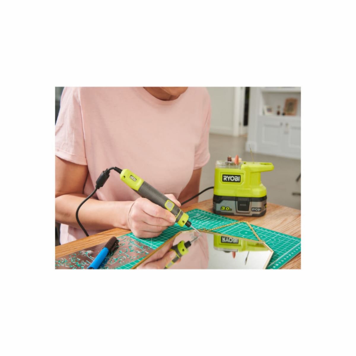 Ryobi Pack RYOBI Mini outil multifonction 18V One+ RRT18-0 - 1 Batterie 2.5Ah - 1 Chargeur rapide RC18120