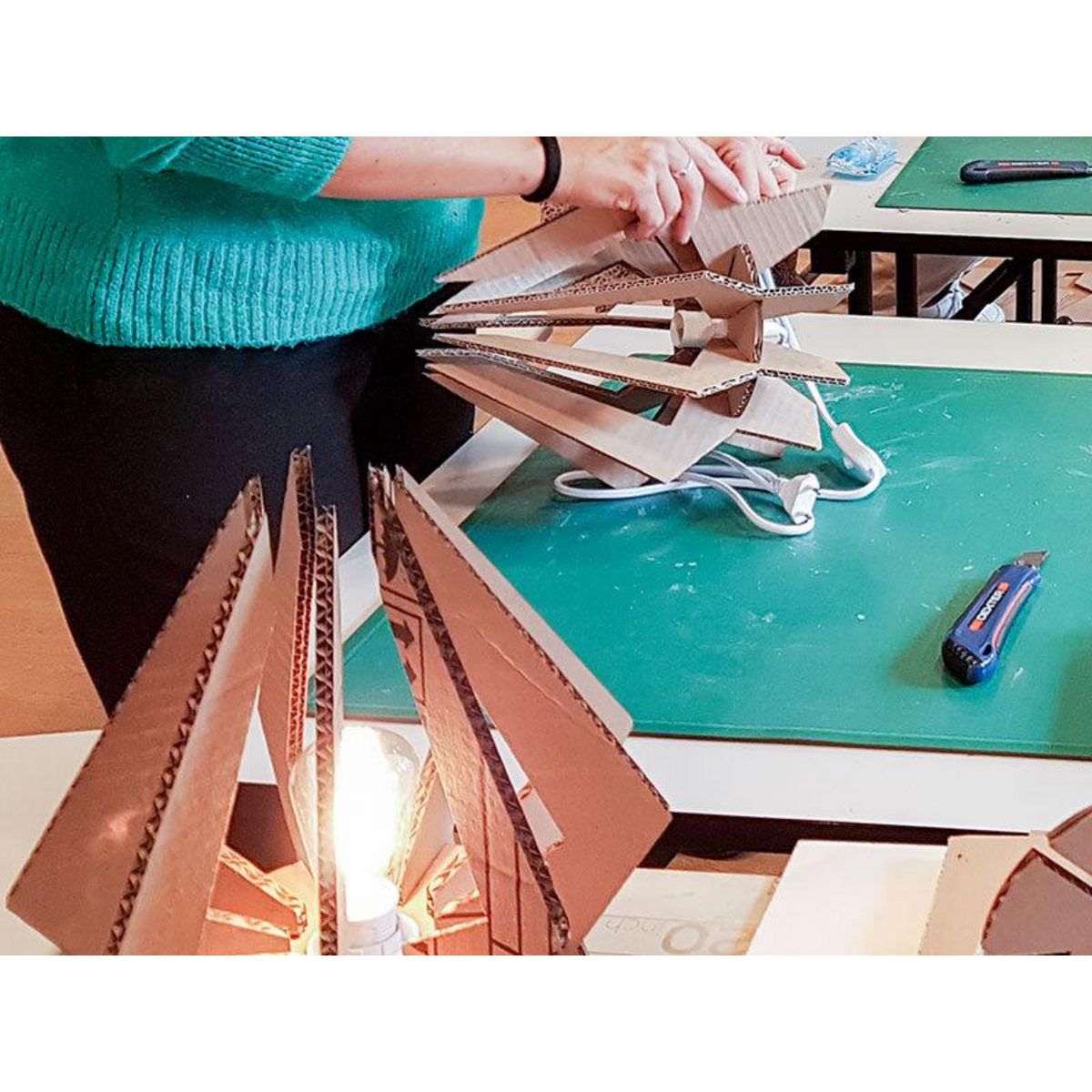 Smartbox Atelier créatif et éco-responsable autour du carton pour créer une décoration - Coffret Cadeau Sport & Aventure