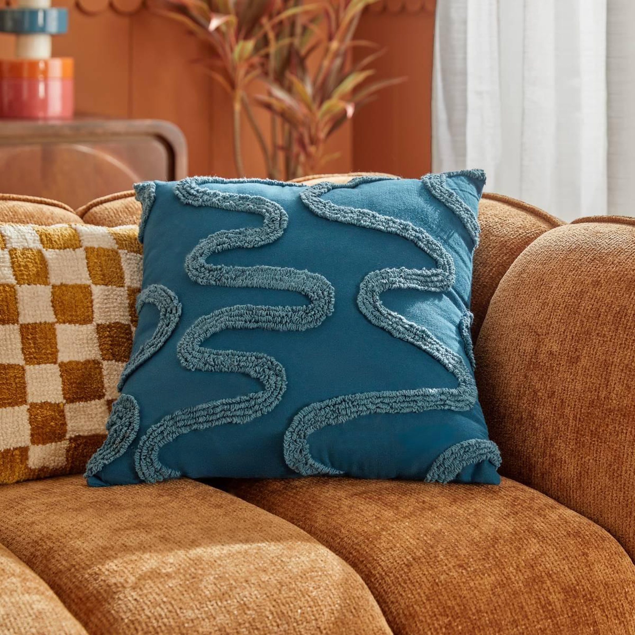 Voir la diapositive 6 : ATMOSPHERA Coussin déco tufté  homy  45x45cm bleu pétrole