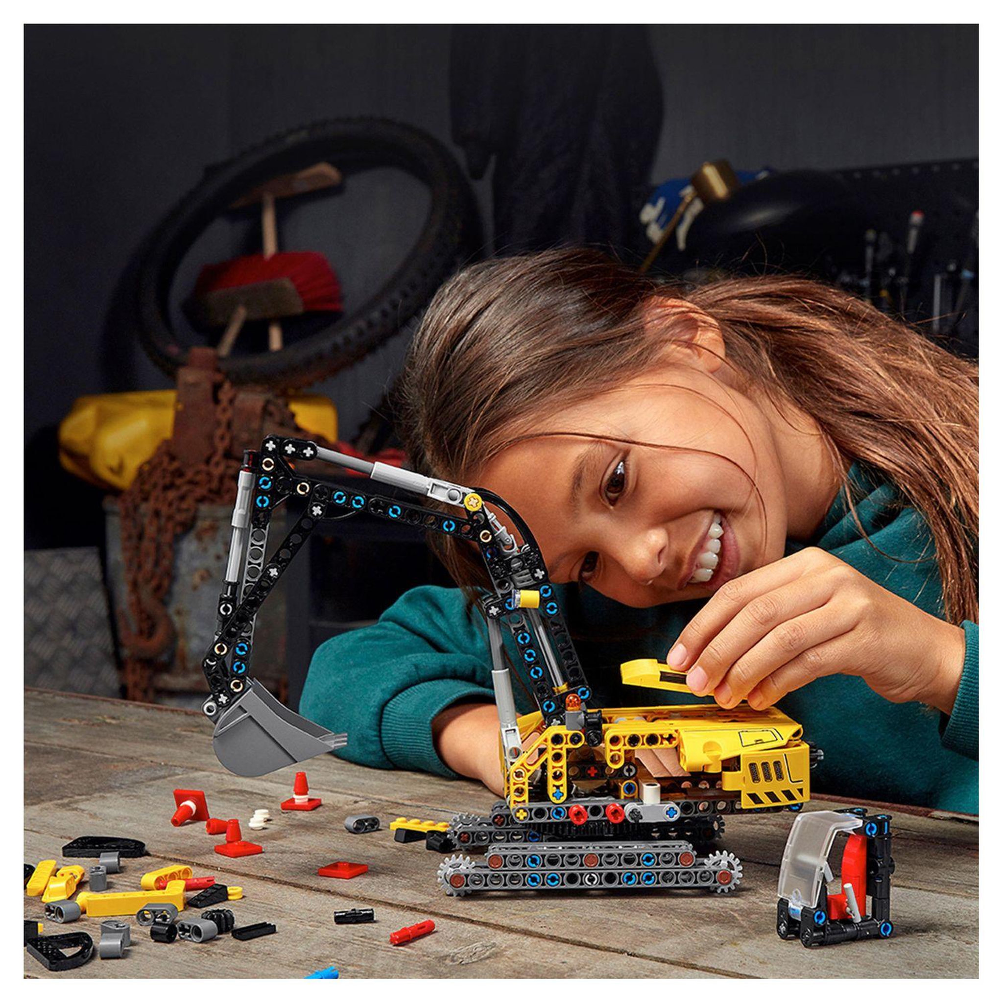 Voir la diapositive 7 : LEGO Technic 42121 - Pelleteuse Tracteur