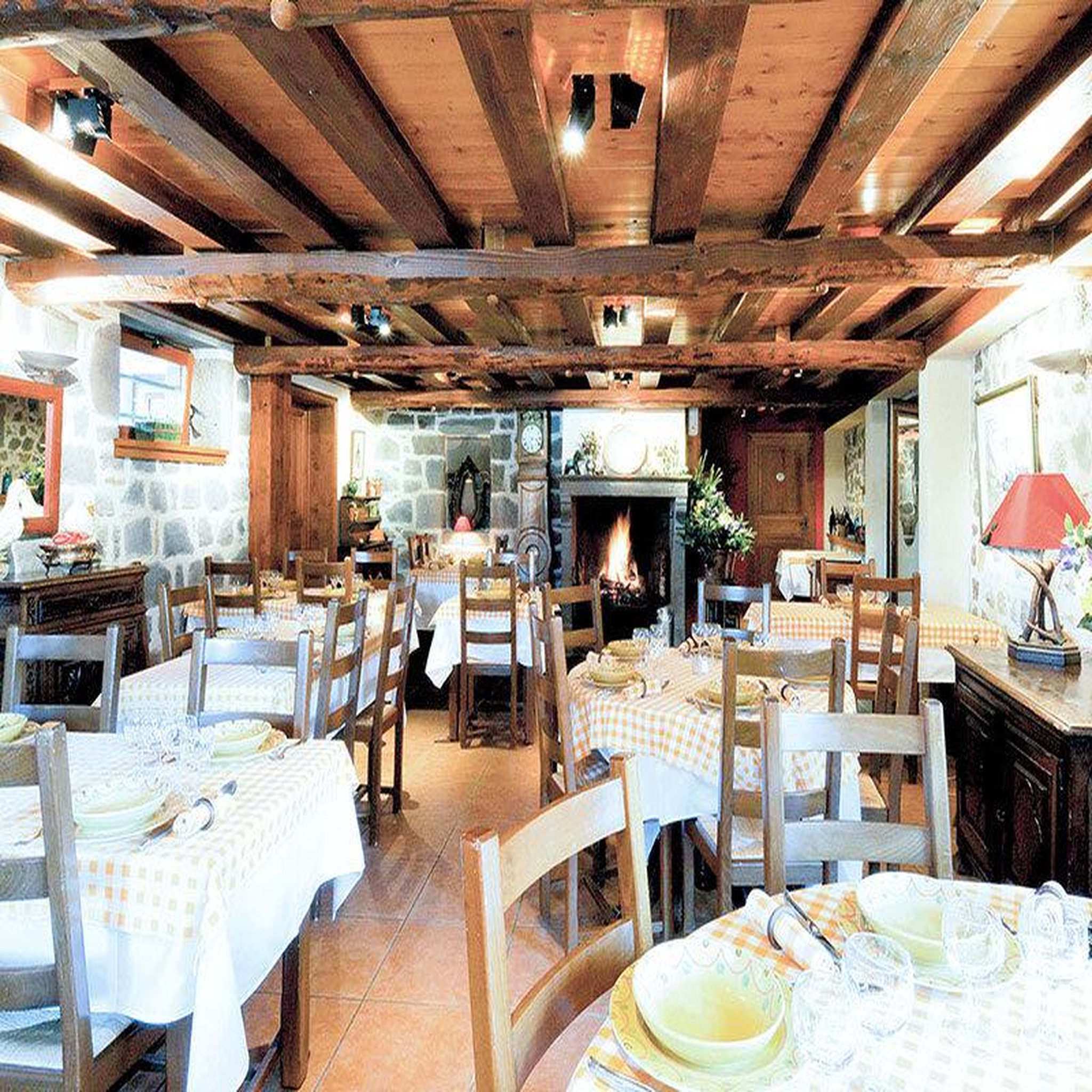 Voir la diapositive 2 : Smartbox Séjour de 2 jours en auberge avec dîner près de clermont-ferrand - coffret cadeau séjour