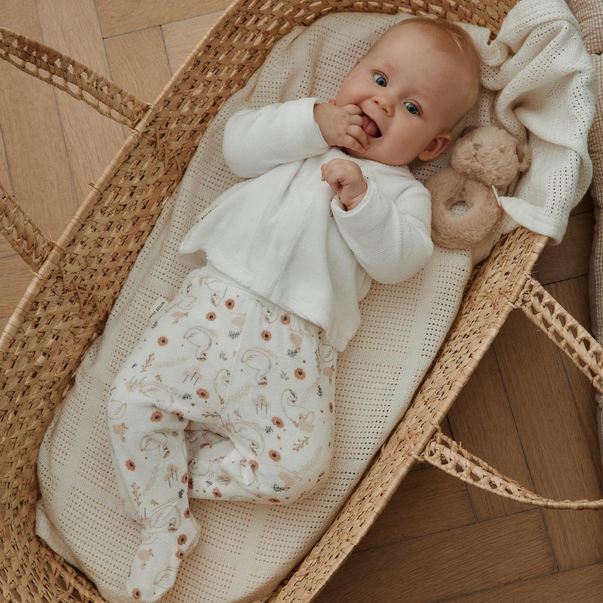 Voir la diapositive 6 : Petit Béguin Ensemble gilet et pantalon bébé en velours Perle