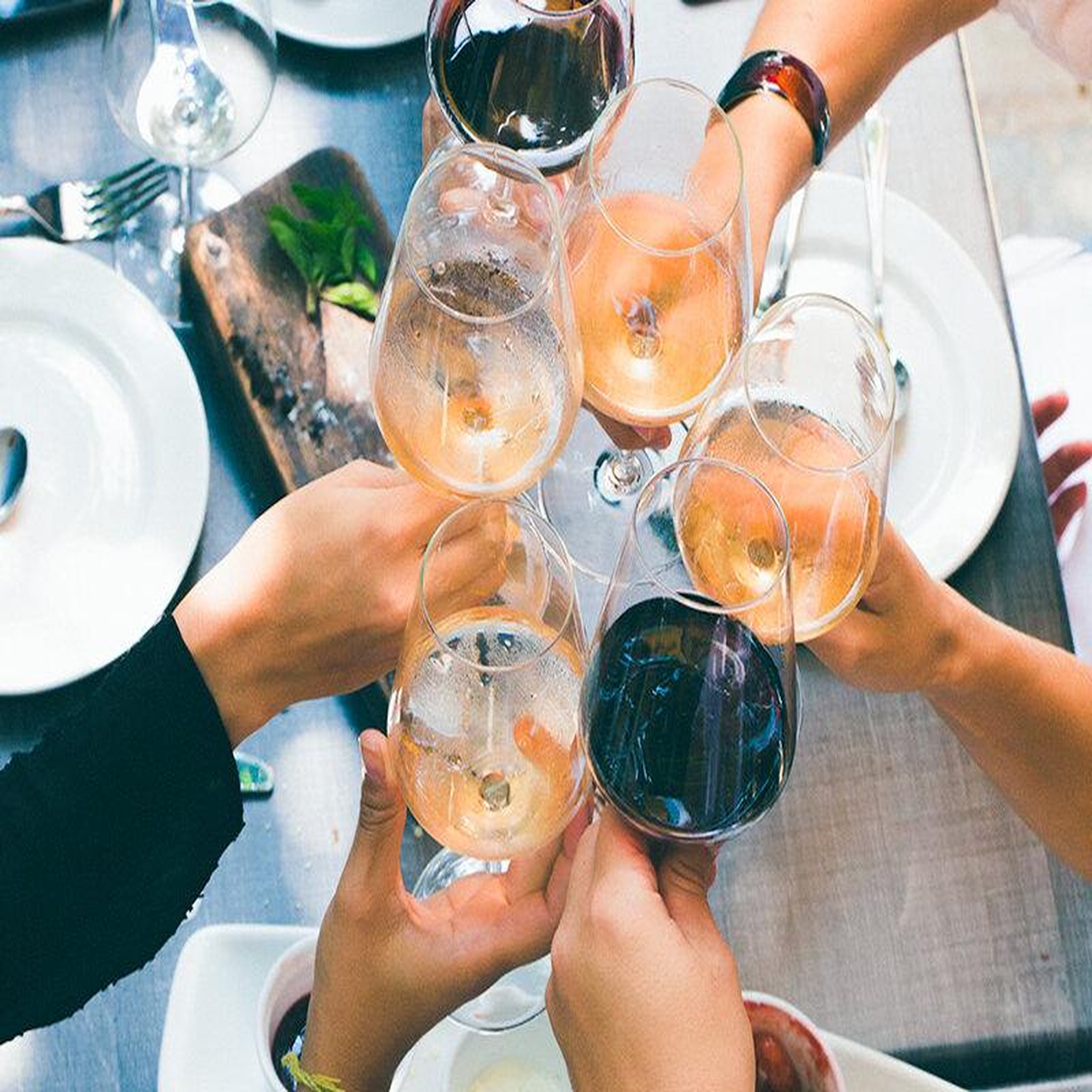 Voir la diapositive 4 : Smartbox Initiation à l'œnologie et dégustation à domicile pour 6 personnes - coffret cadeau gastronomie