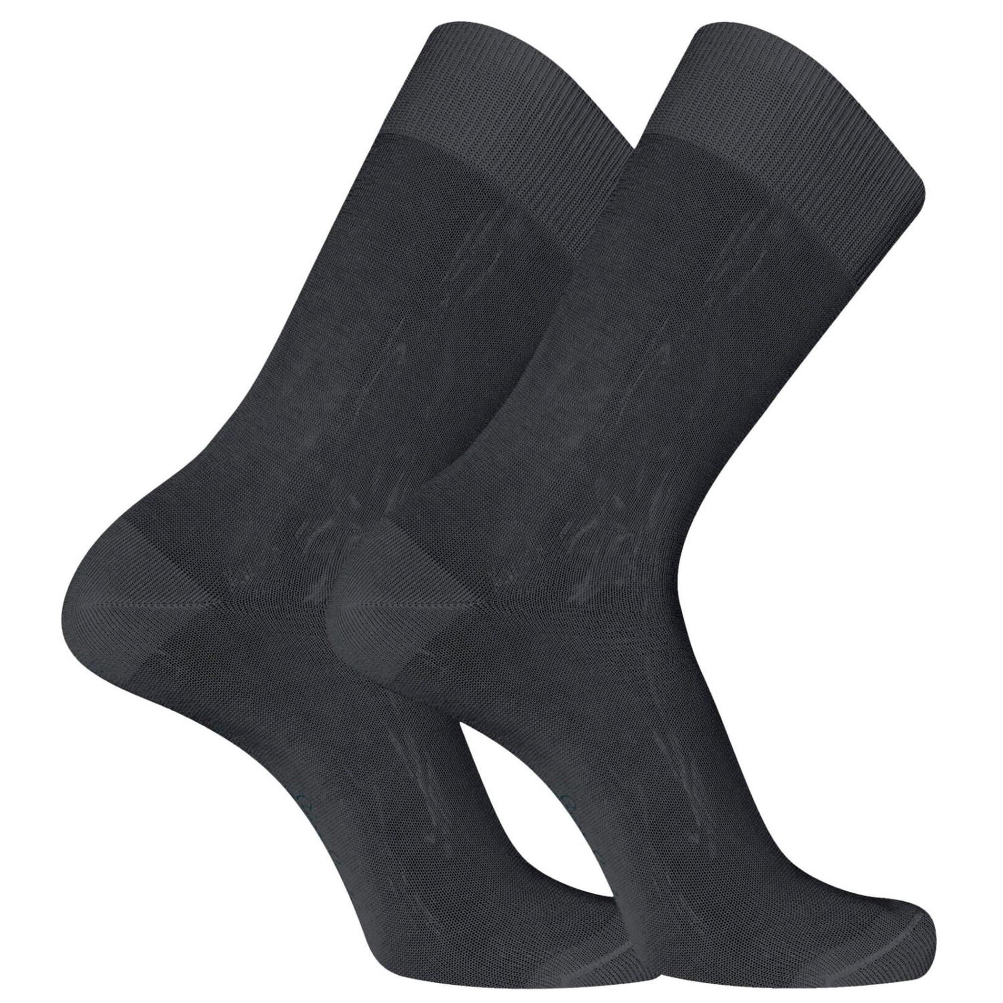PIERRE CARDIN Paire de chaussettes de ville en fil d'ecosse modèle 0110. Coloris disponibles : Gris