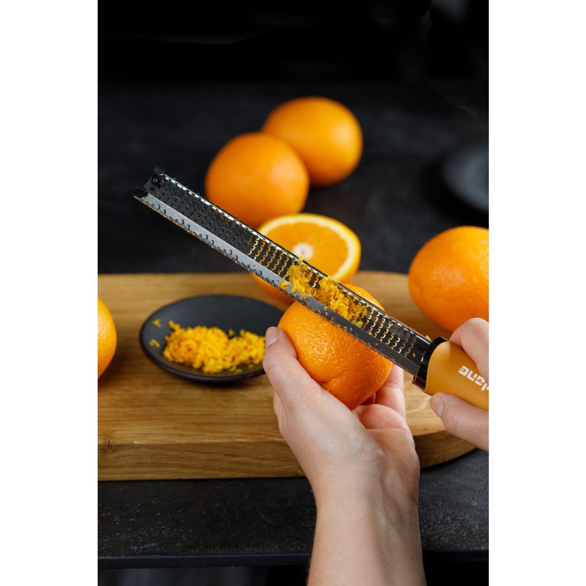 Voir la diapositive 5 : MICROPLANE Zesteur premium jaune moutarde
