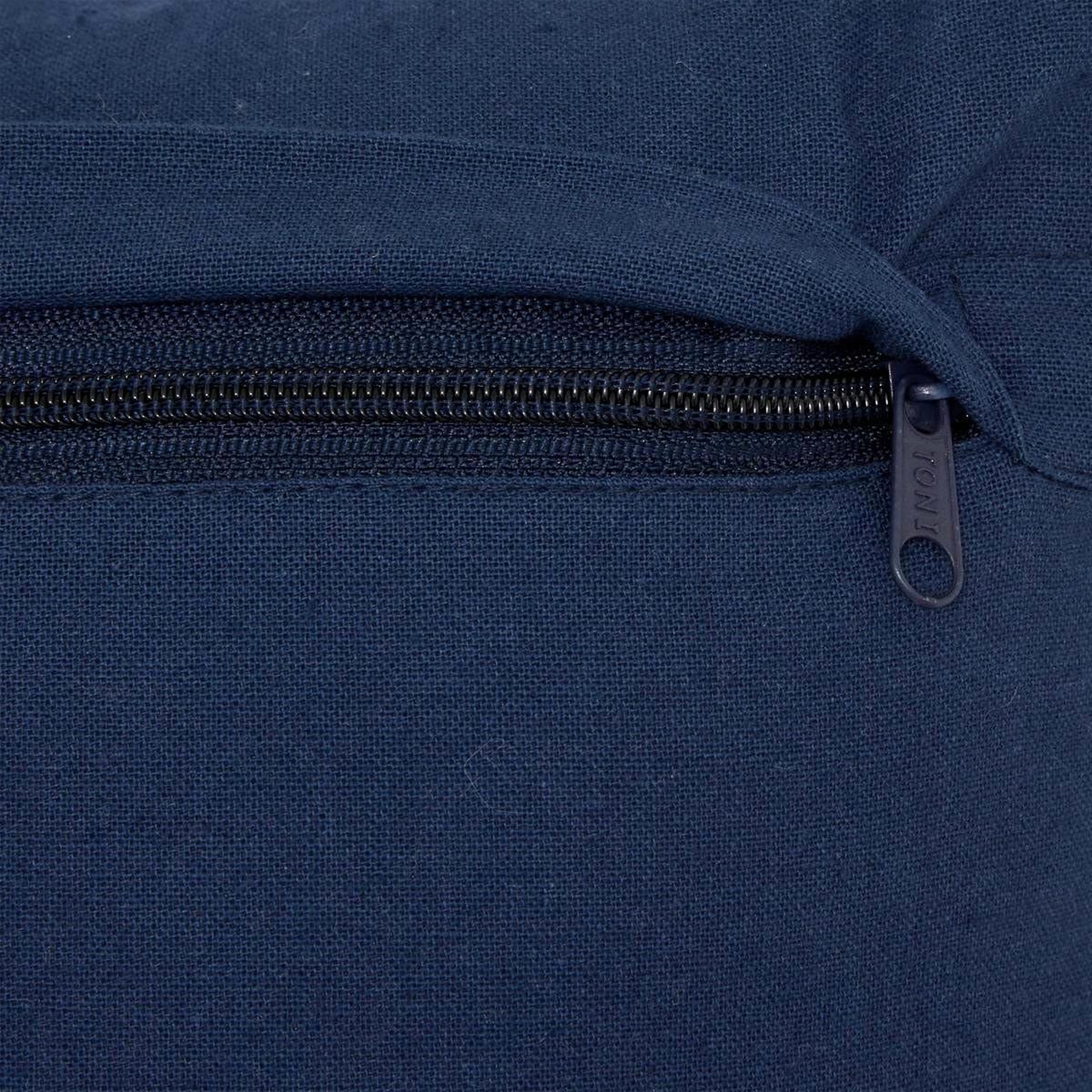 Voir la diapositive 2 : ATMOSPHERA Coussin déco à rayures  groove  40x40cm bleu