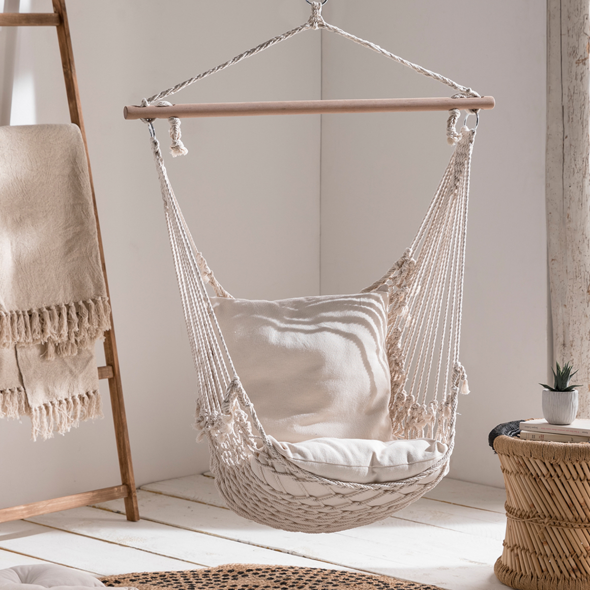 ID MARKET Fauteuil suspendu bohème 2 coussins écru design macramé