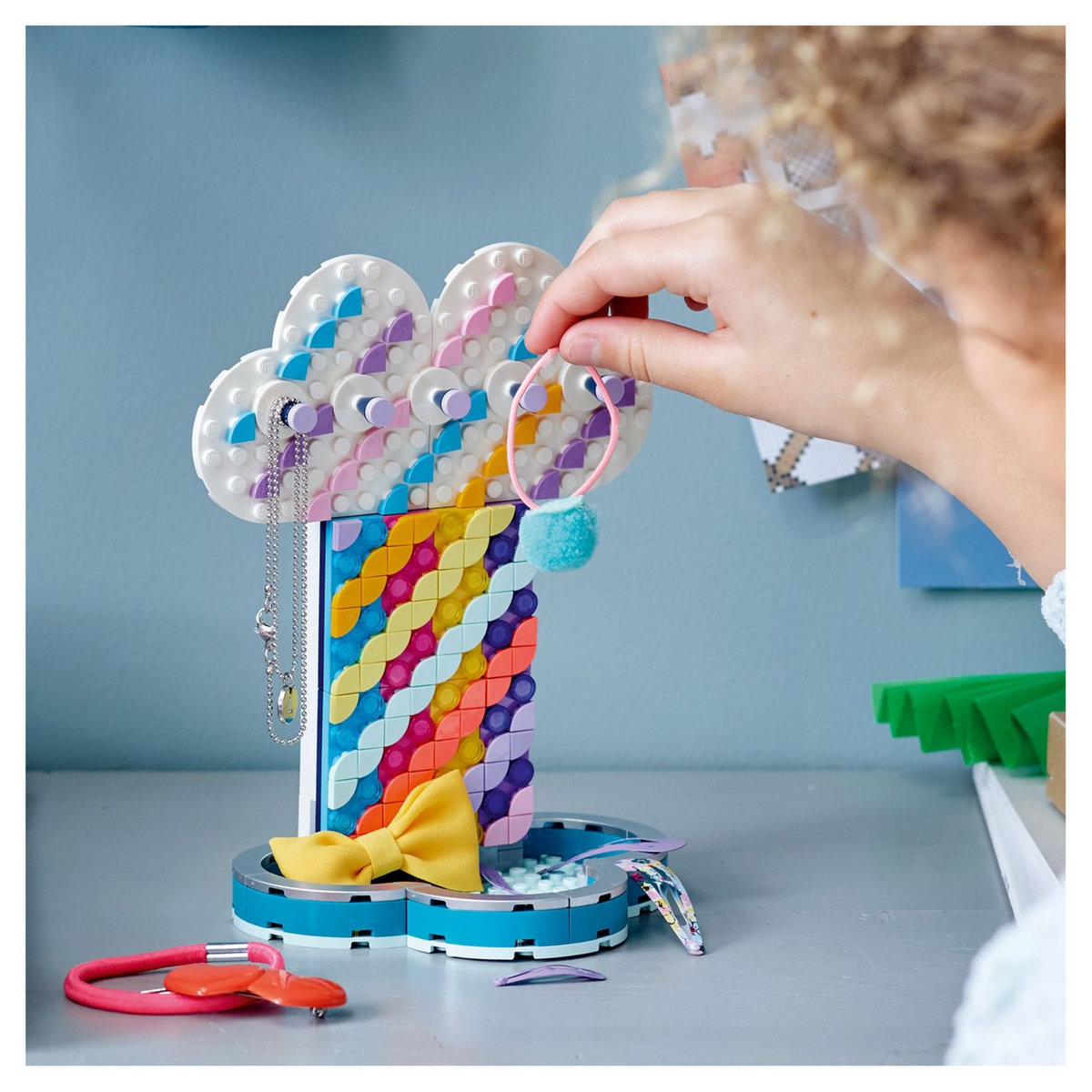 LEGO DOTS 41905 - Le porte-bijoux Arc-en-ciel