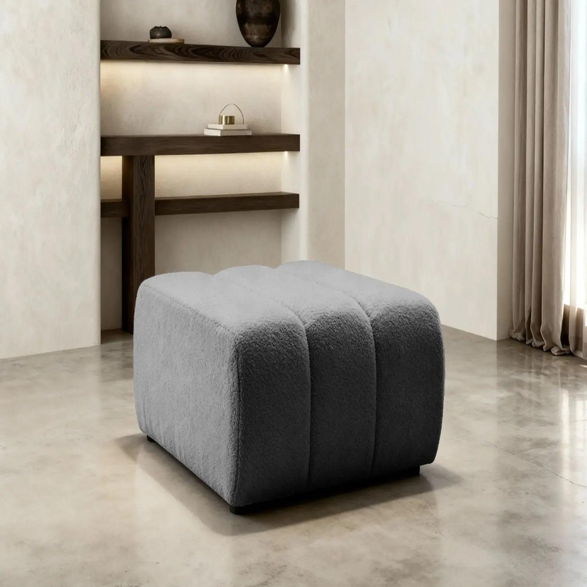 Voir la diapositive 2 : CASANOVA PARIS Celeste - pouf tissu bouclette
