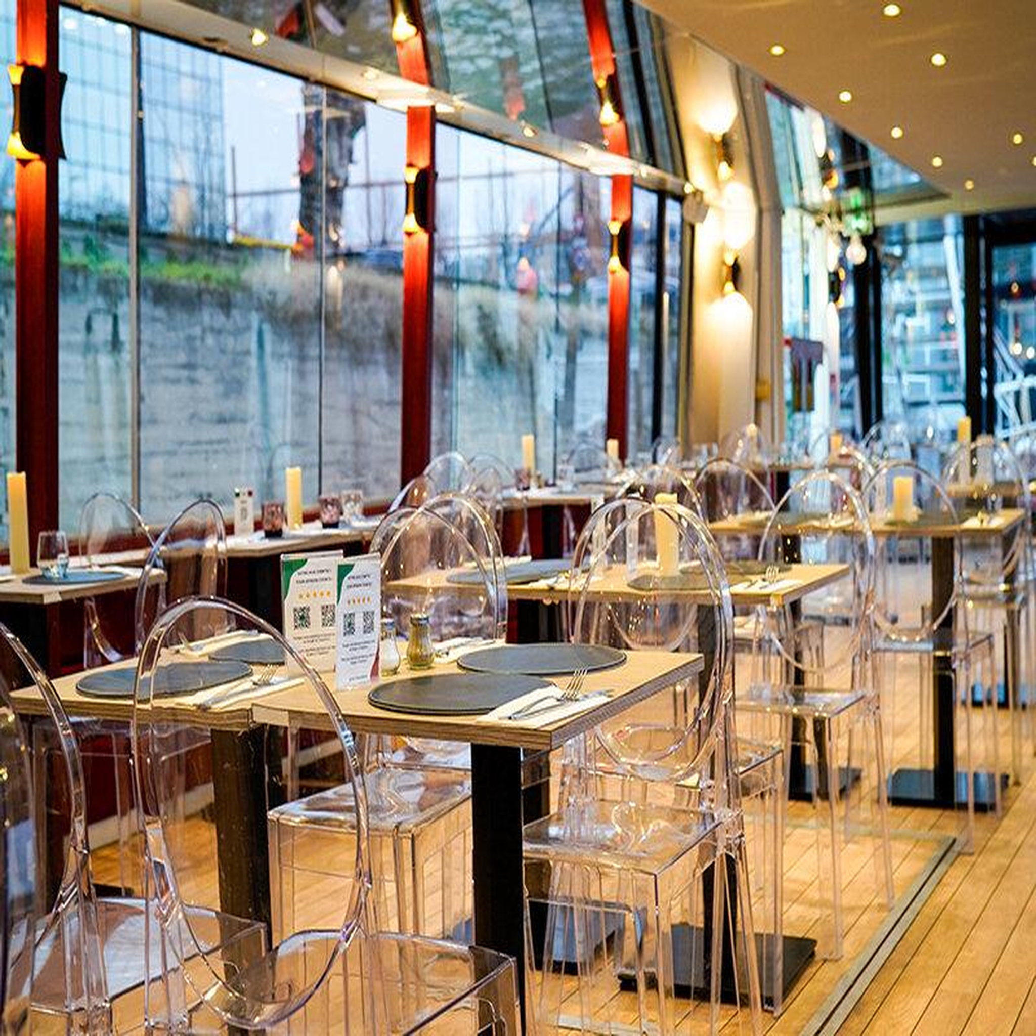 Voir la diapositive 3 : Smartbox Croisière sur la Seine : 2h avec dîner italien 3 plats - Coffret Cadeau Multi-thèmes