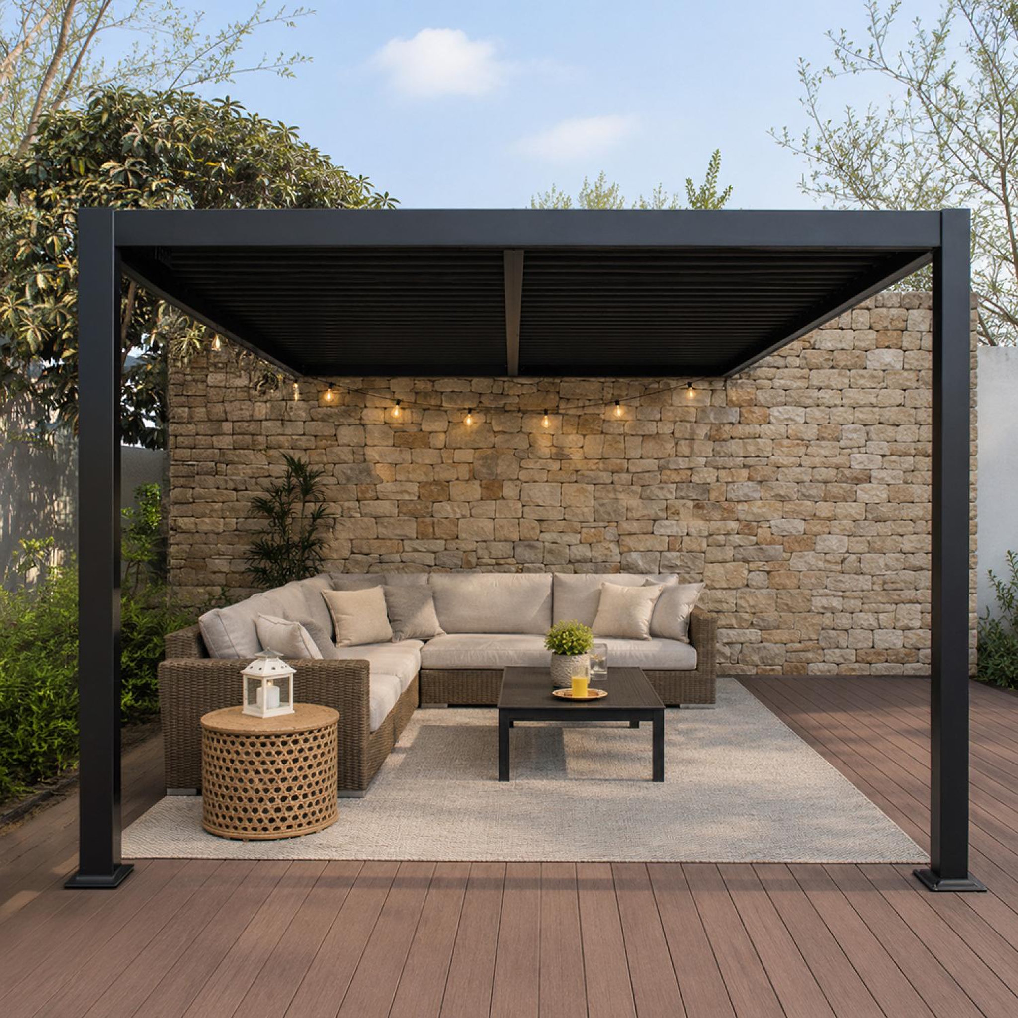 Voir la diapositive 4 : CONCEPT USINE Pergola bioclimatique 4x3m adossée en aluminium noir sifnos
