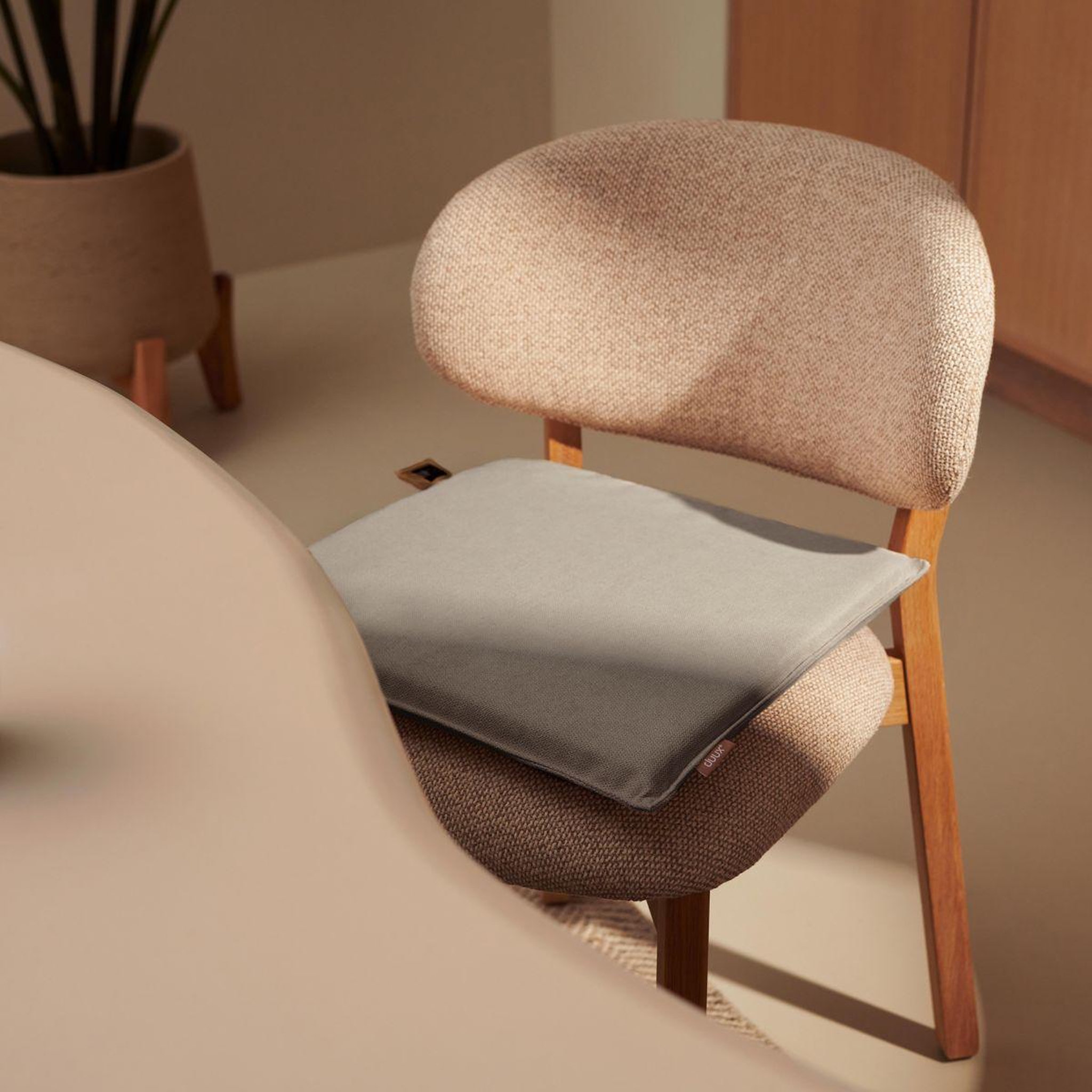 Voir la diapositive 2 : Duux Coussin chauffant dxlv50 - mellow gris 40x40