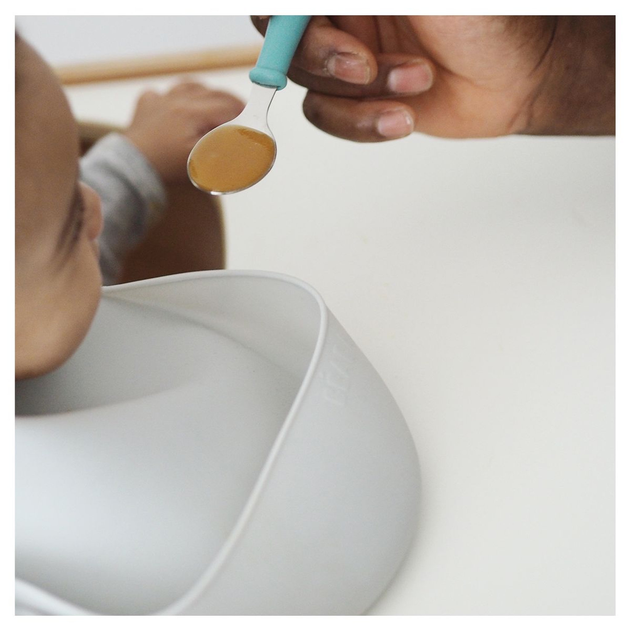 Voir la diapositive 3 : BEABA Bavoir en silicone