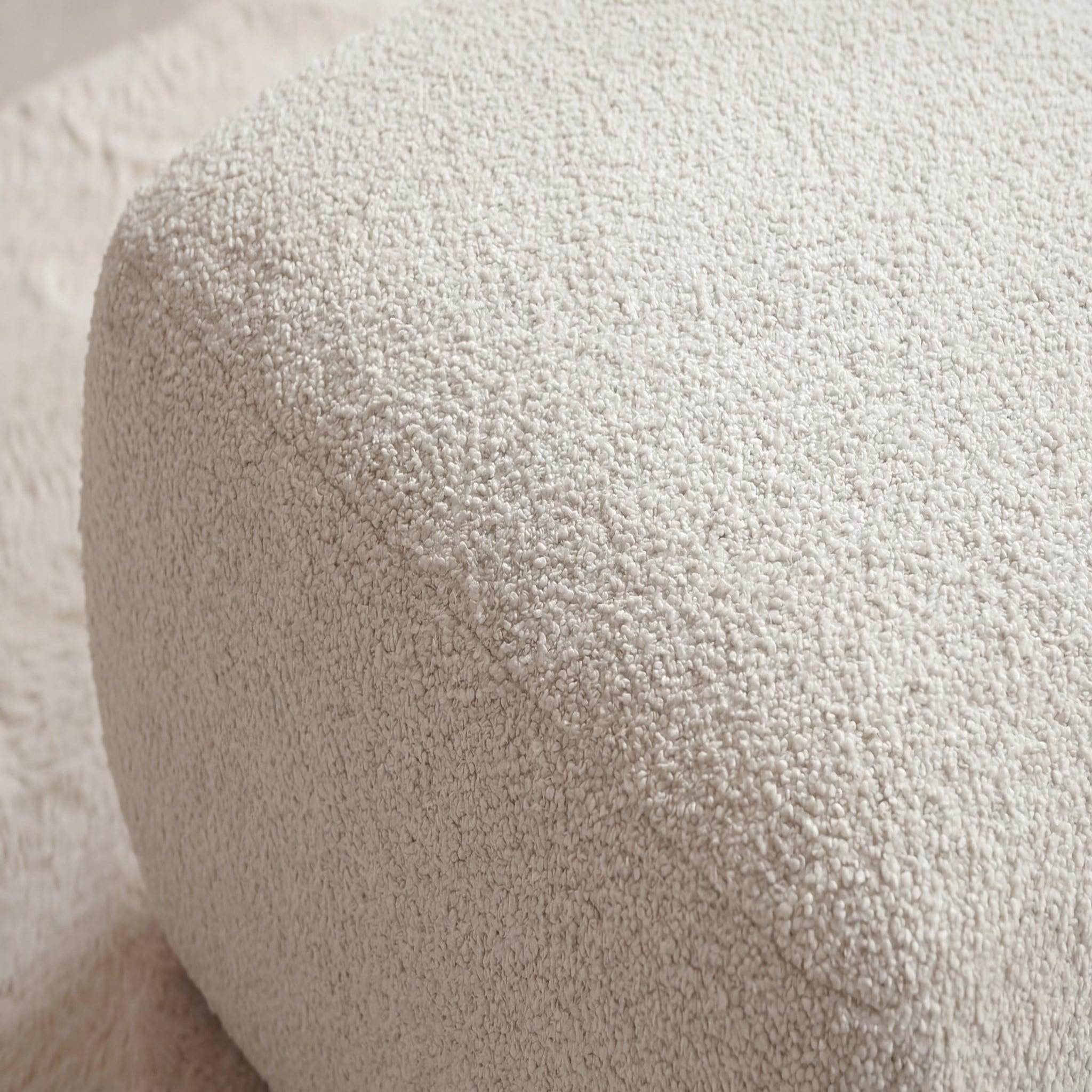 Voir la diapositive 3 : CASANOVA PARIS Ariel - pouf en tissu bouclette 80x80x40