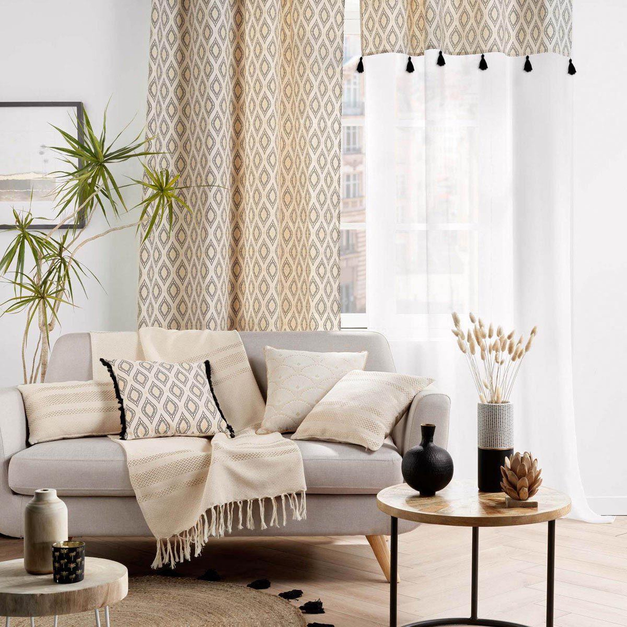 Voir la diapositive 4 : Douceur d'Intérieur Coussin déco imprimé  lorina  45x45cm beige