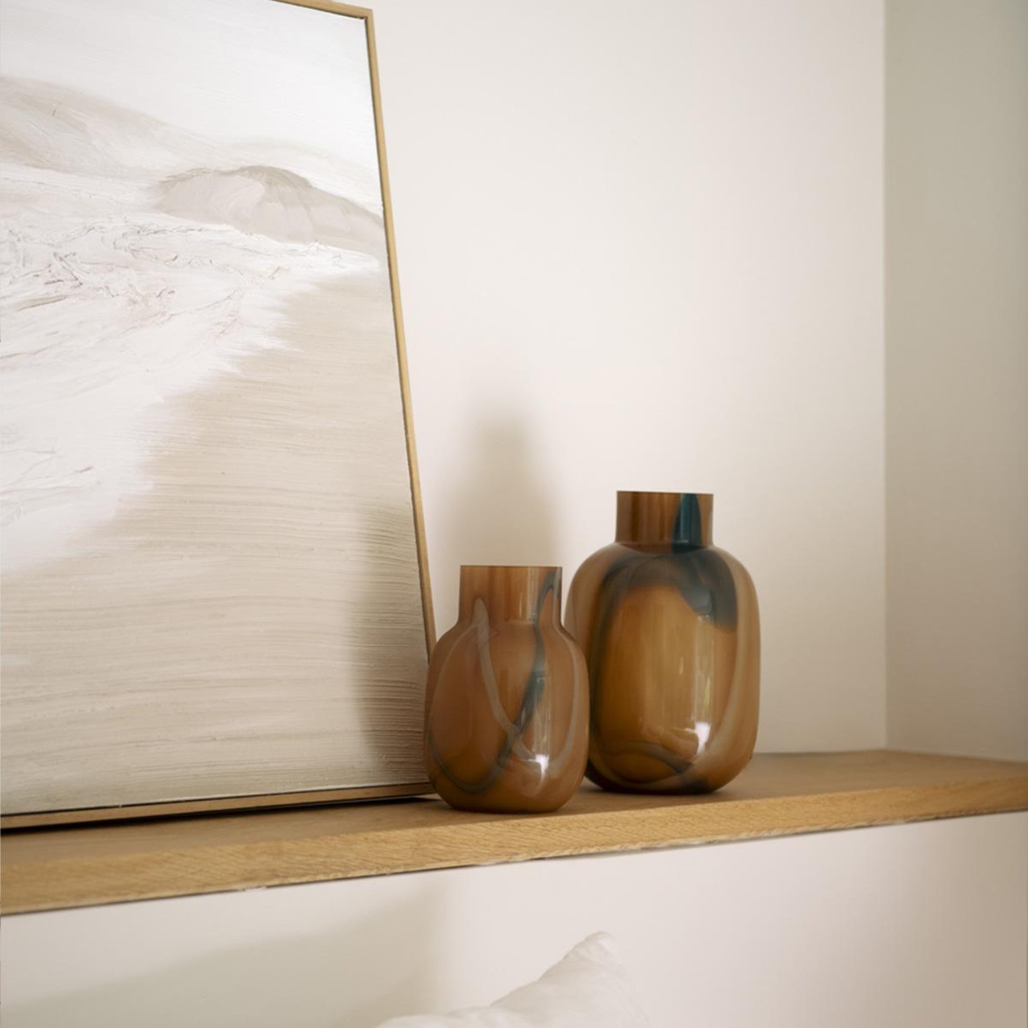 Voir la diapositive 3 : MAISON AUBERTIN Vase - verre fumé marron - tina - 19x29 cm