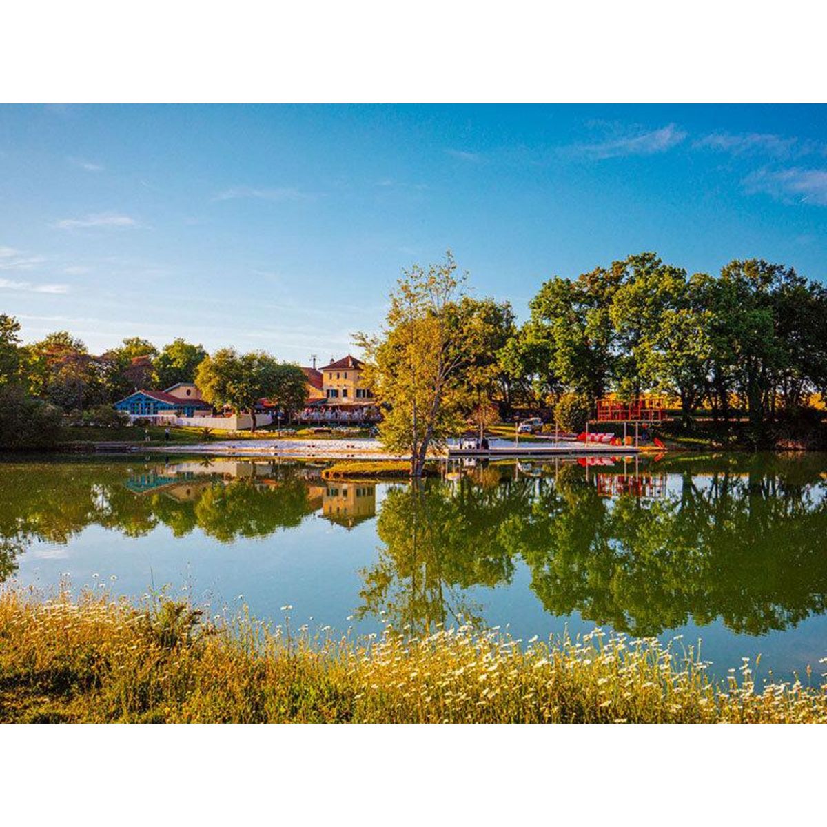 Smartbox Échappée insolite : 2 jours en cabane vue lac avec bain bouillonnant privatif près de Toulouse - Coffret Cadeau Séjour