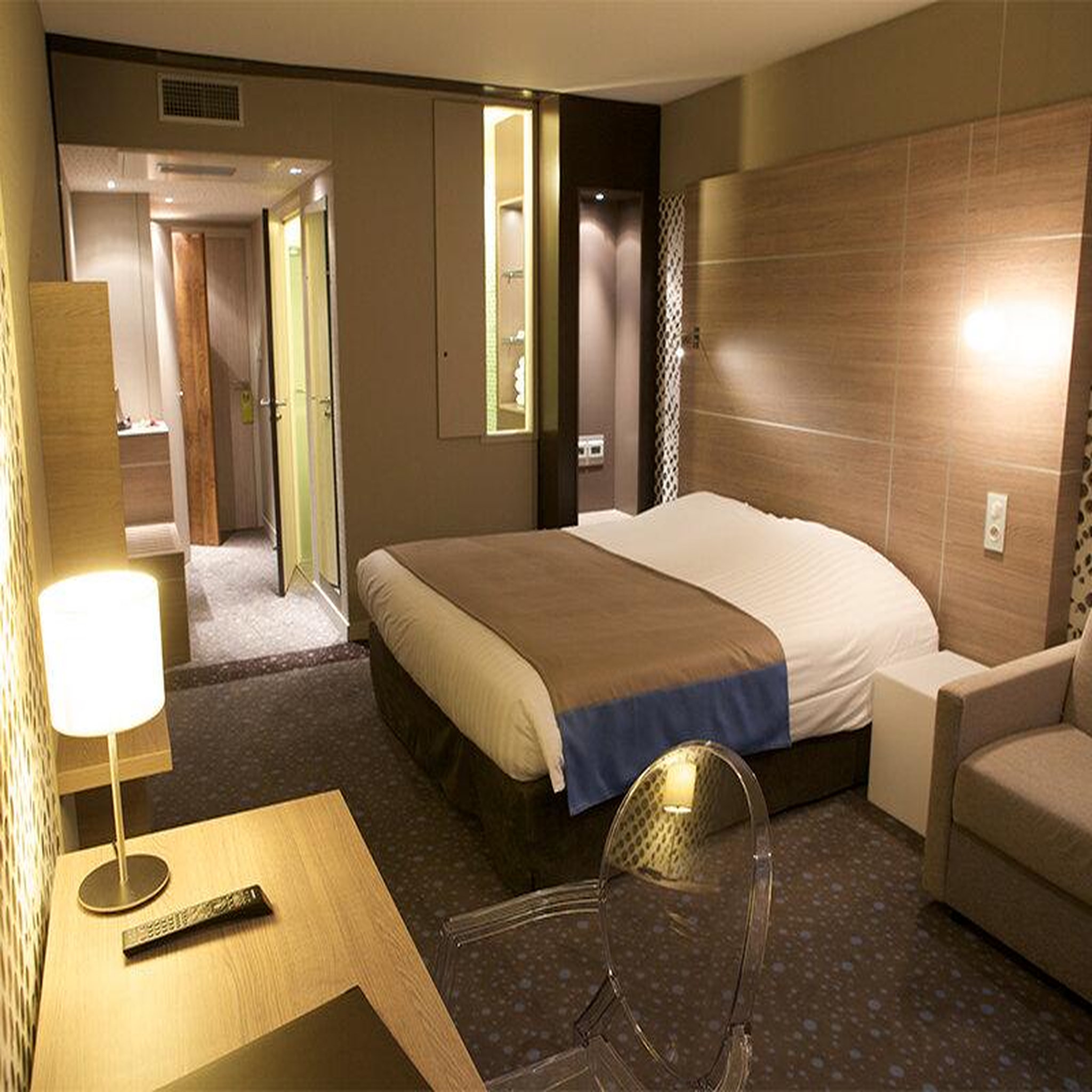 Voir la diapositive 2 : Smartbox 3 jours avec accès à l'espace bien-être et dîner en hôtel 3* près de la rochelle - coffret cadeau séjour
