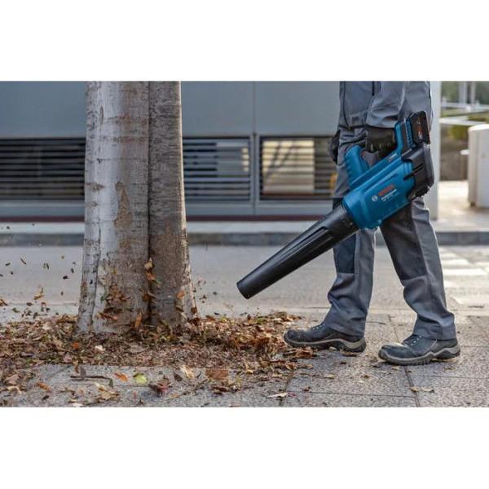 Voir la diapositive 5 : Bosch Professional Souffleur - BOSCH - GBL 18V-750 - Moteur brushless BITURBO - Vitesse d'air 198 km/h - Débit 780 m³/h