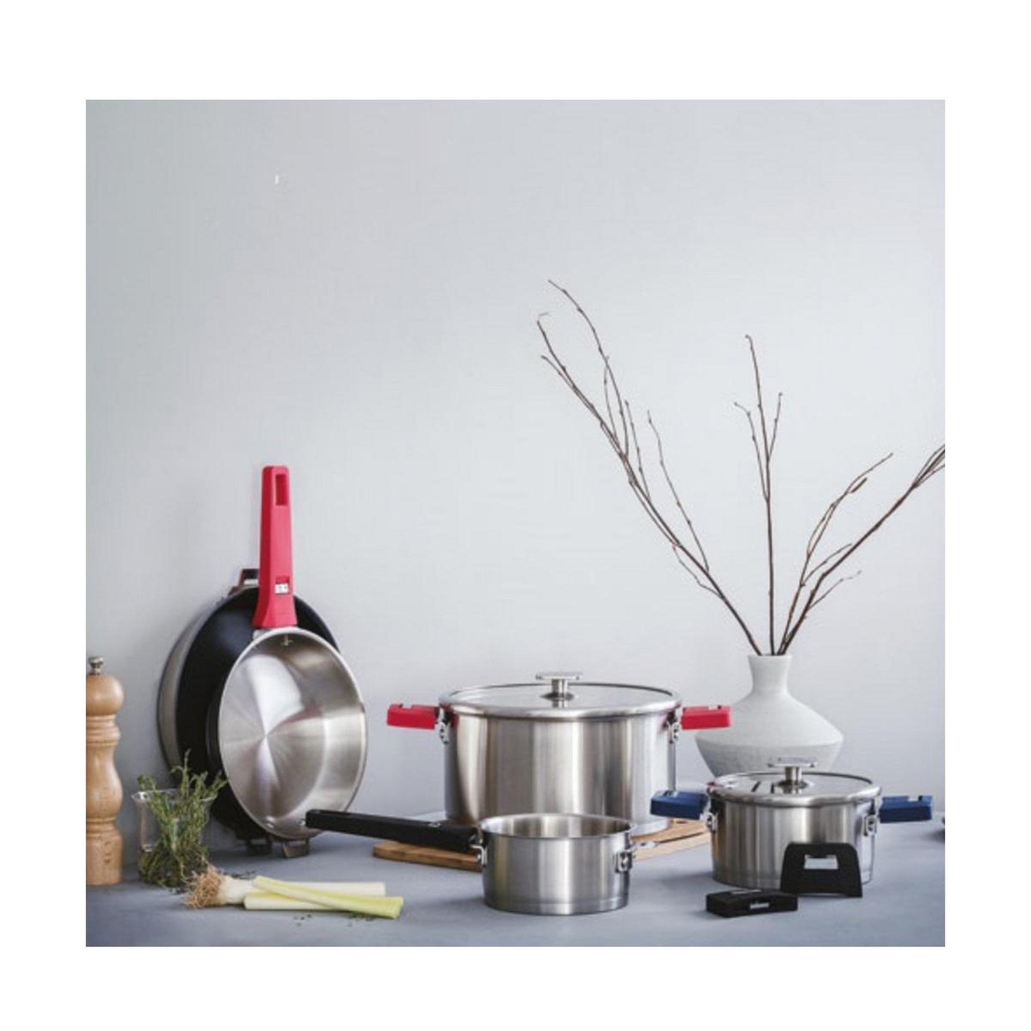 Voir la diapositive 3 : Lacor Poêle inox 24cm - 56724