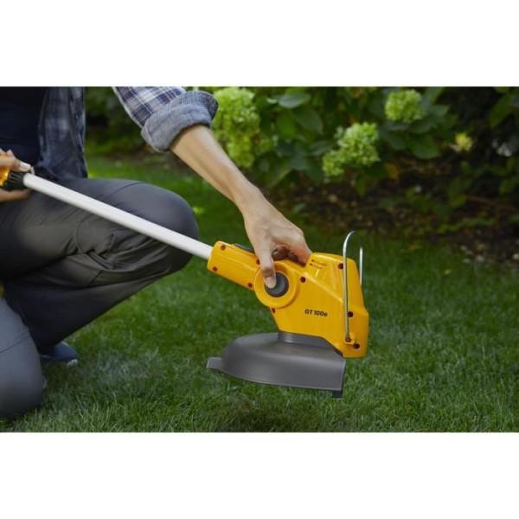 Voir la diapositive 5 : MARKET24 Coupe-bordure STIGA GT 100e Kit