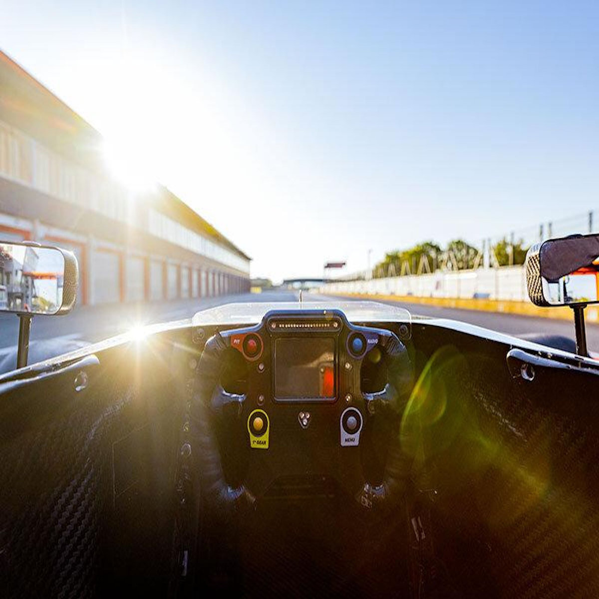 Smartbox Stage de pilotage monoplace : 28 tours sur le circuit de Fontenay-le-Comte en Formule 4 Tatuus - Coffret Cadeau Sport & Aventure