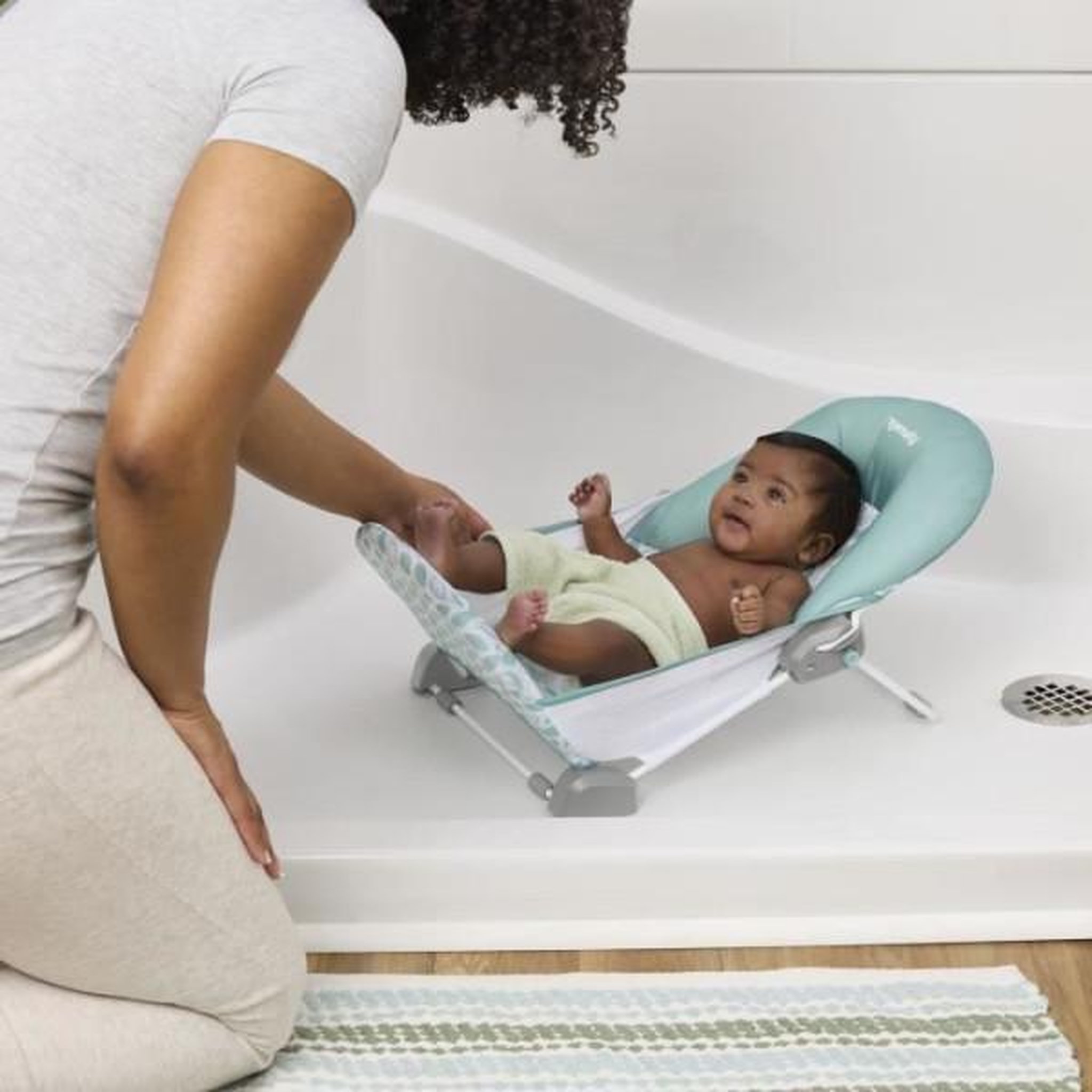 Voir la diapositive 2 : MARKET24 Transat - Anneau INGENUITY  de bain pour bébé pliable - Vert