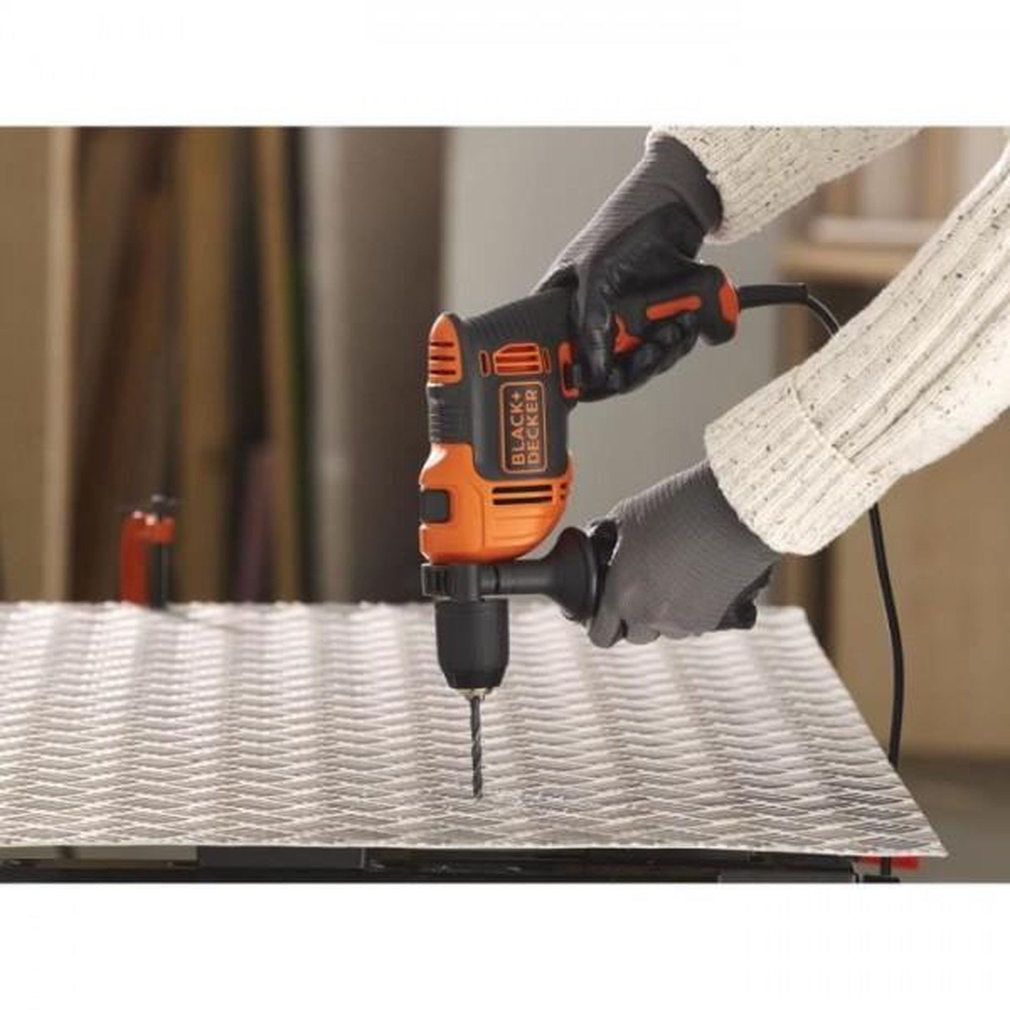 Voir la diapositive 3 : Black et Decker Perceuse a percussion filaire - BLACK+DECKER - BEH710-QS - 710W - Poignée latérale - 4 forets de perçage