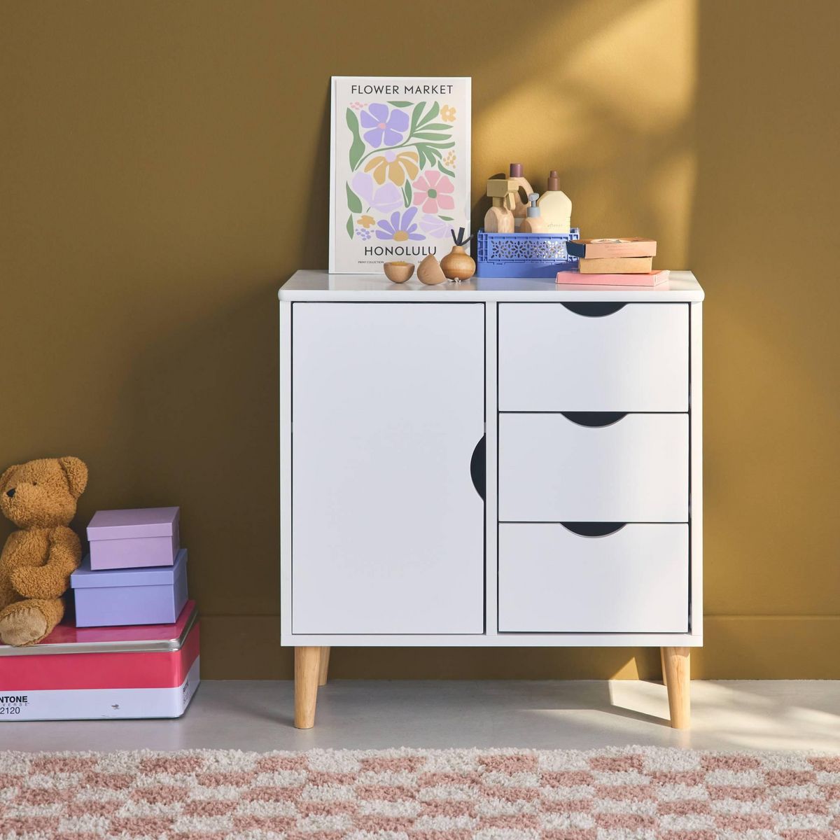 SWEEEK Commode enfant. 1 porte et 3 tiroirs. 2 étagères. blanc. pieds en pin
