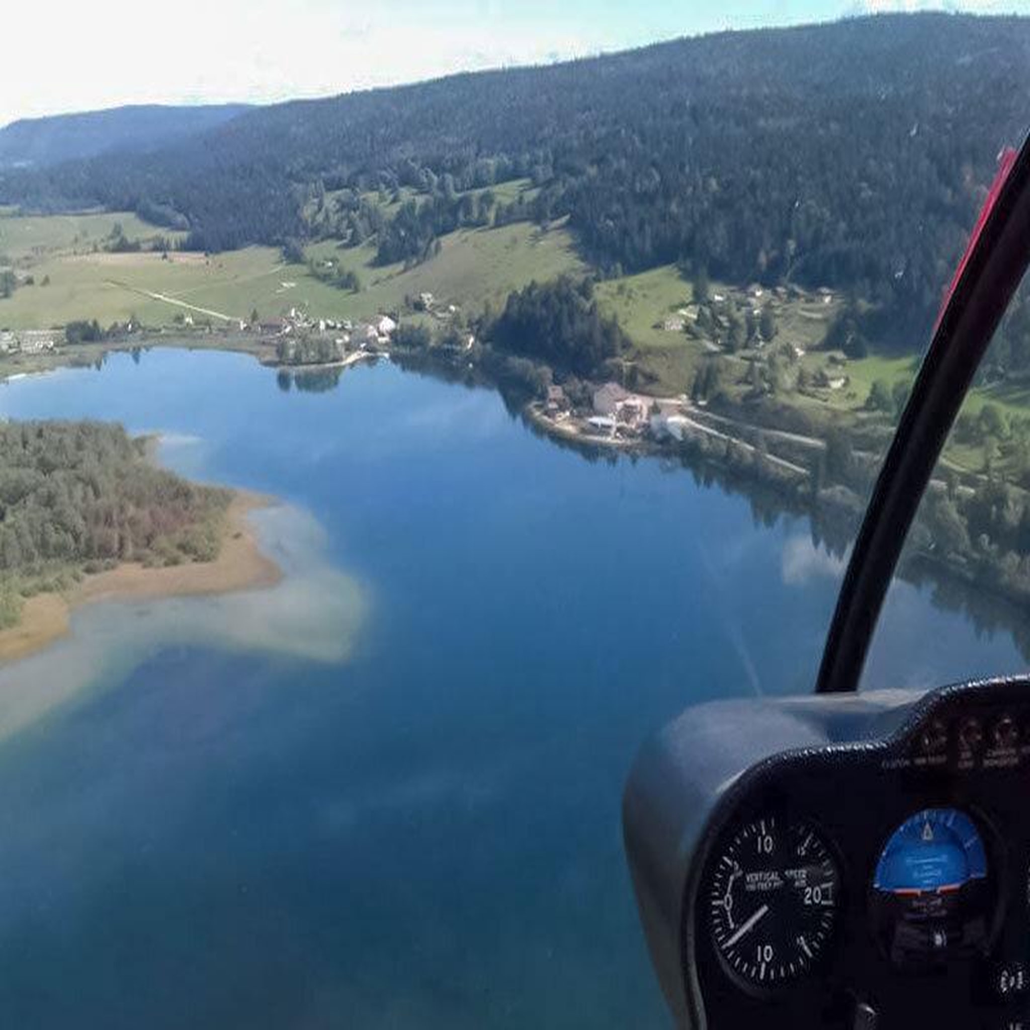Voir la diapositive 4 : Smartbox Vol en avion privé d'1h pour 3 à besançon - coffret cadeau sport & aventure